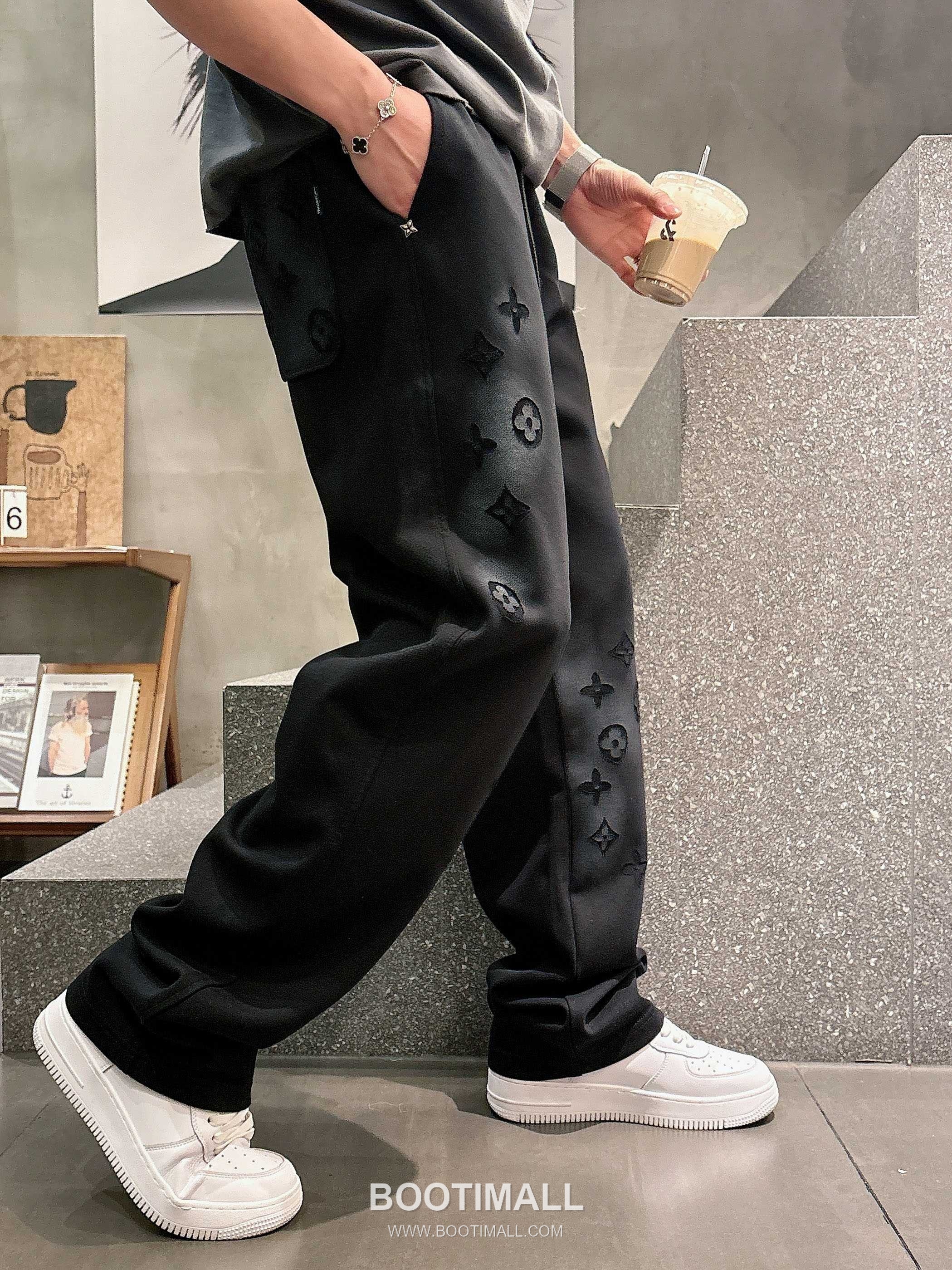 Louis Vuitton 2026 S/S Cotton Sweatpants with Logo Print 루이비통 2026SS 코튼 블랙 팬츠 로고 프린트 7