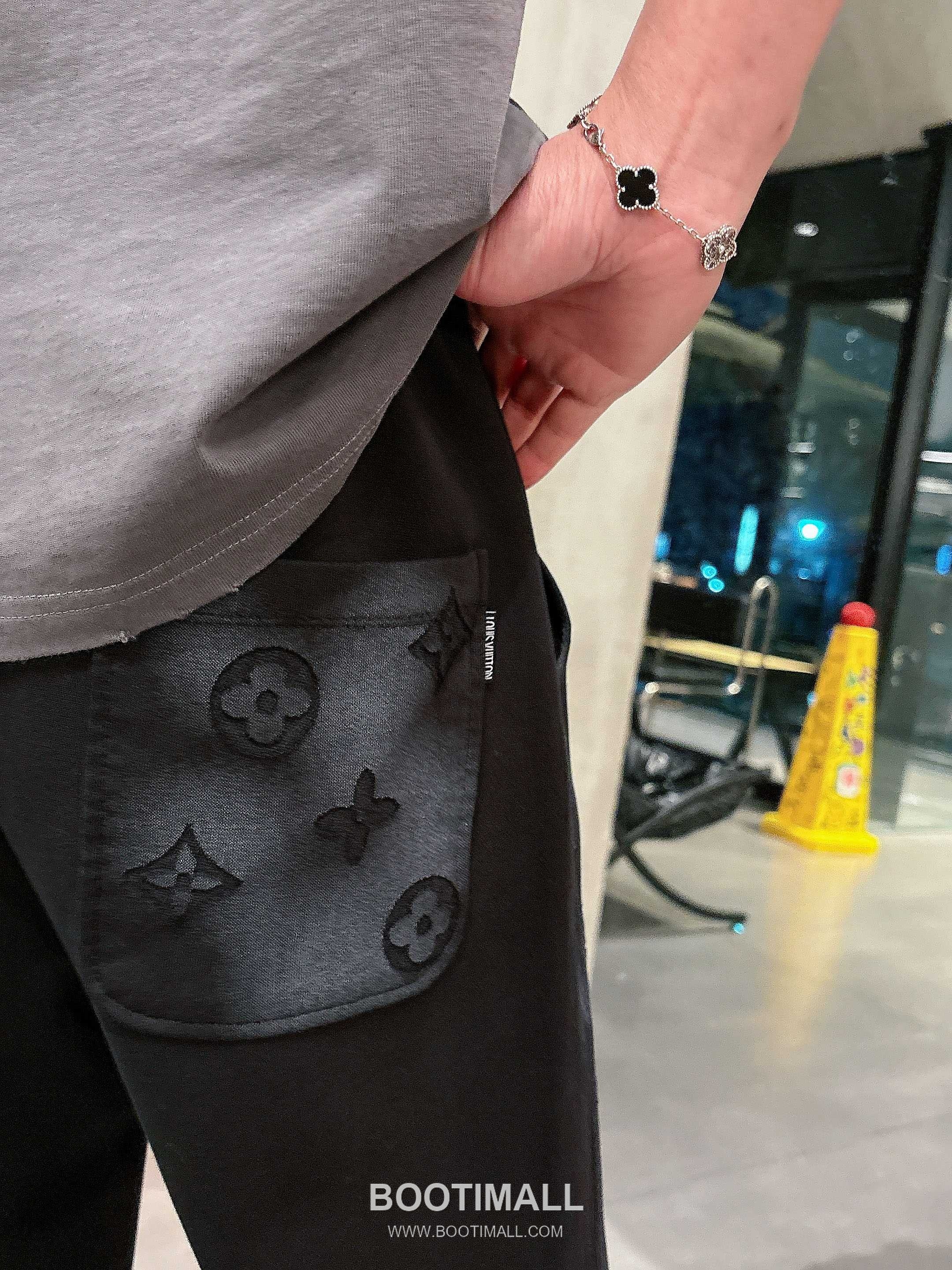 Louis Vuitton 2026 S/S Cotton Sweatpants with Logo Print 루이비통 2026SS 코튼 블랙 팬츠 로고 프린트 8