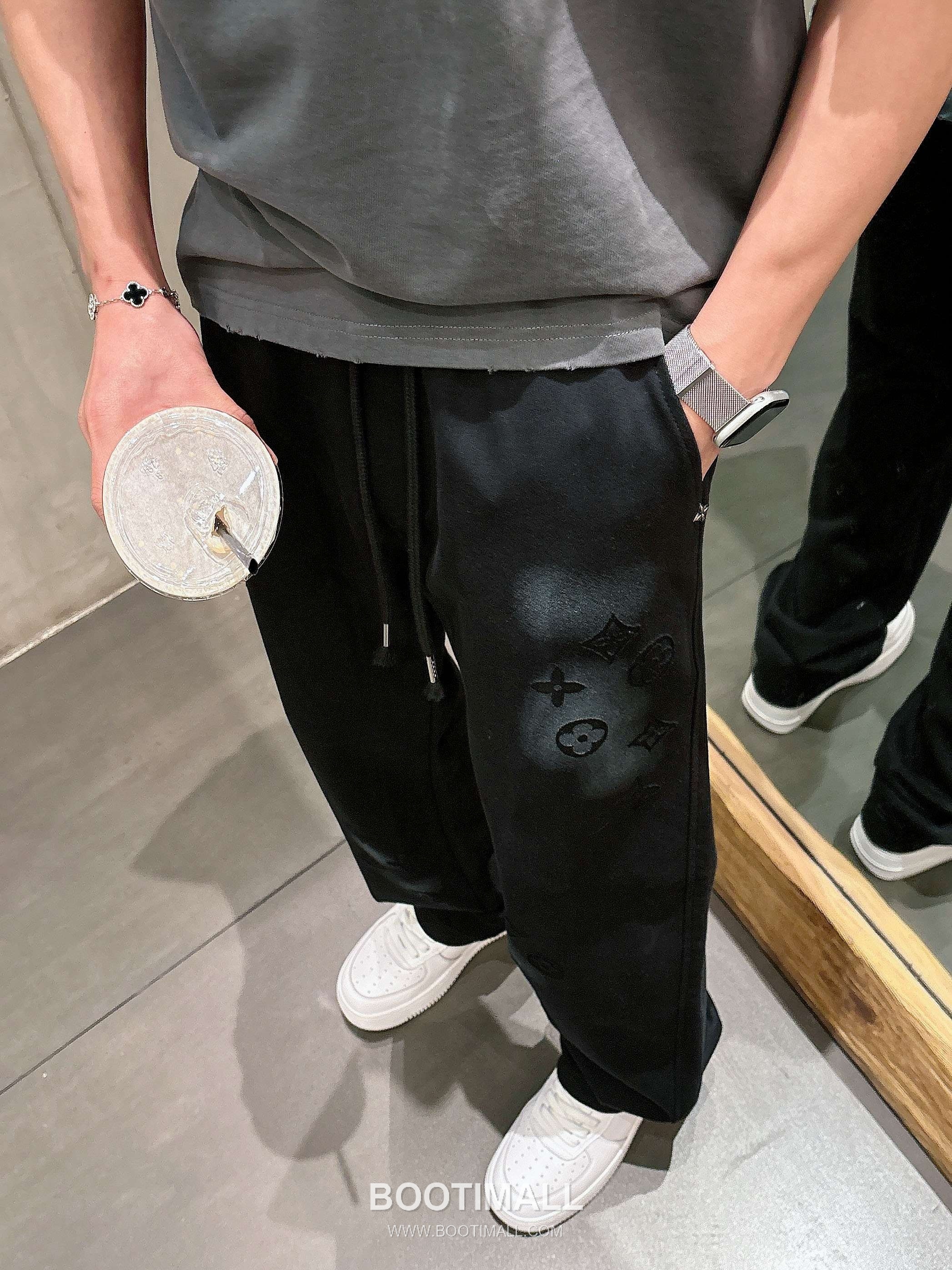 Louis Vuitton 2026 S/S Cotton Sweatpants with Logo Print 루이비통 2026SS 코튼 블랙 팬츠 로고 프린트 10