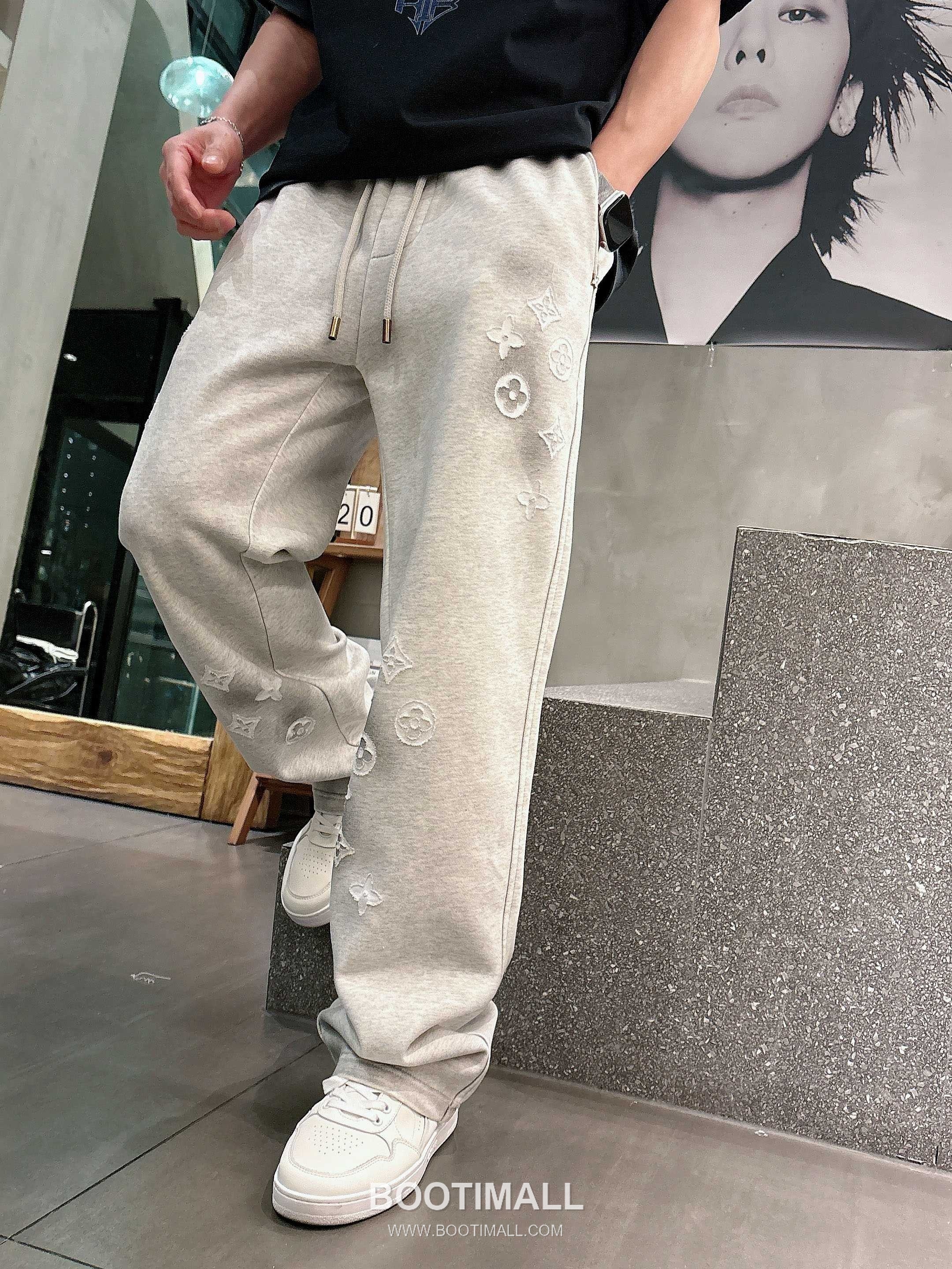 Louis Vuitton 2026 S/S Cotton Sweatpants with Logo Print 루이비통 2026SS 코튼 블랙 팬츠 로고 프린트 5