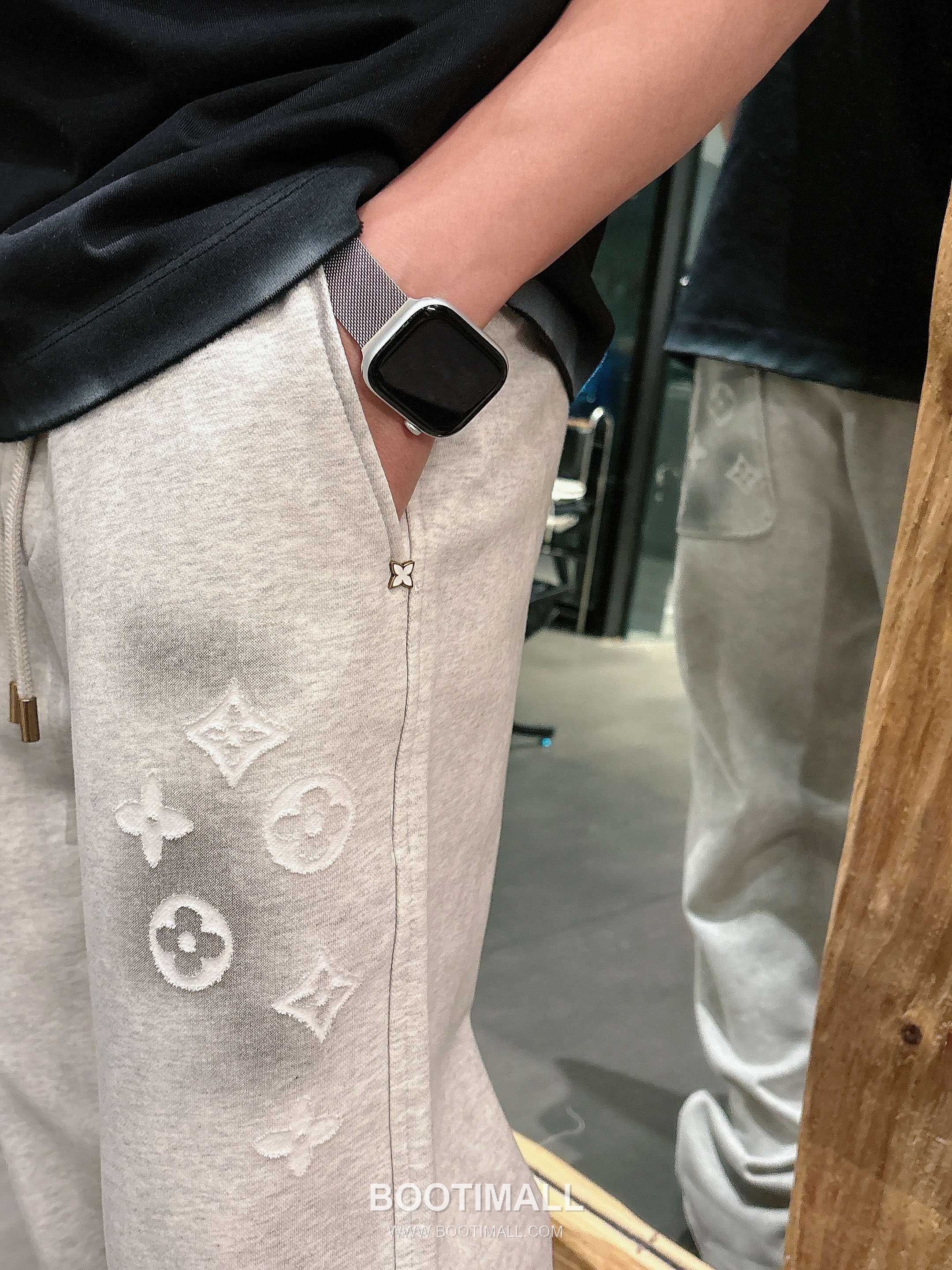 Louis Vuitton 2026 S/S Cotton Sweatpants with Logo Print 루이비통 2026SS 코튼 블랙 팬츠 로고 프린트 6