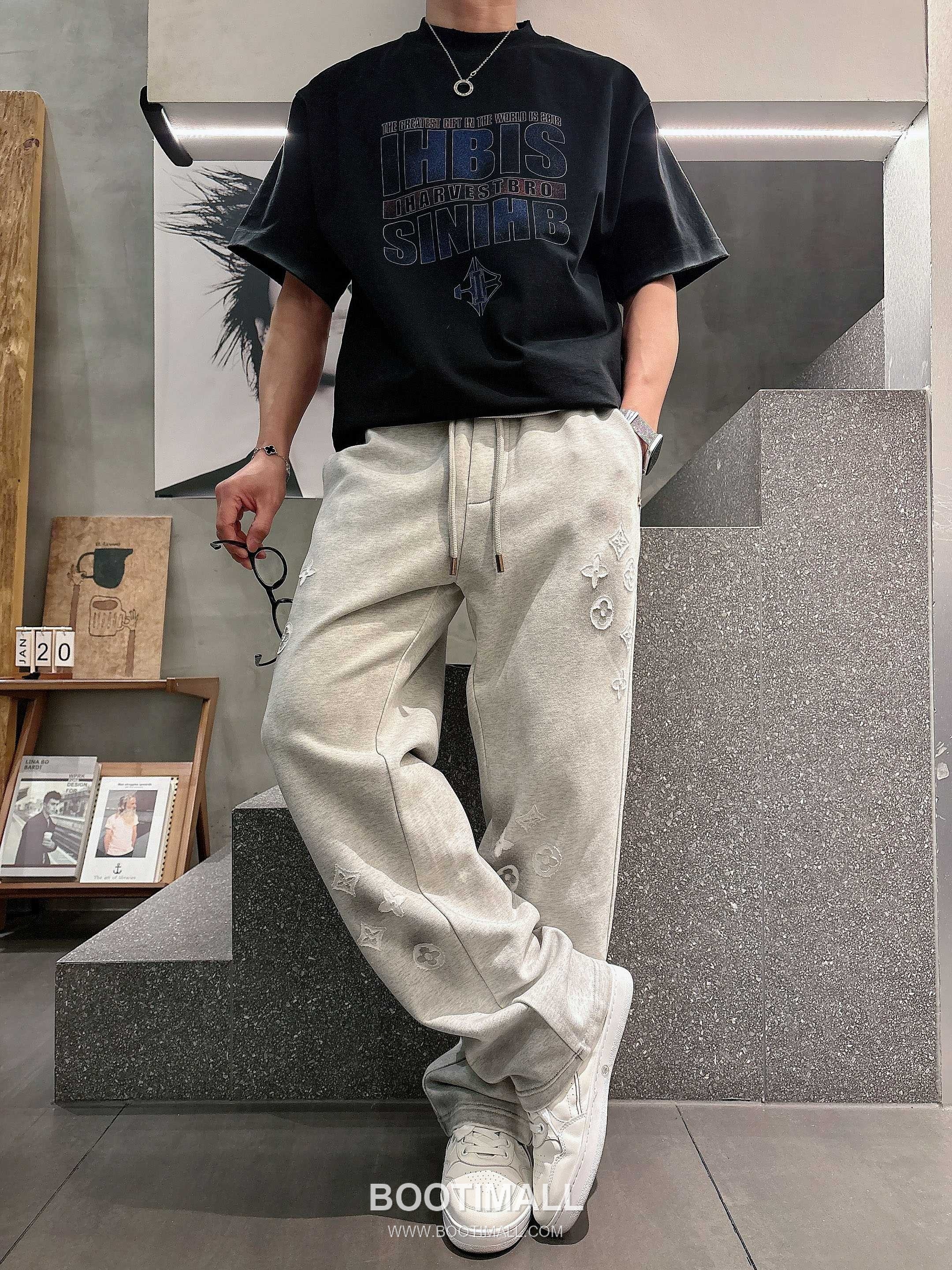 Louis Vuitton 2026 S/S Cotton Sweatpants with Logo Print 루이비통 2026SS 코튼 블랙 팬츠 로고 프린트 10