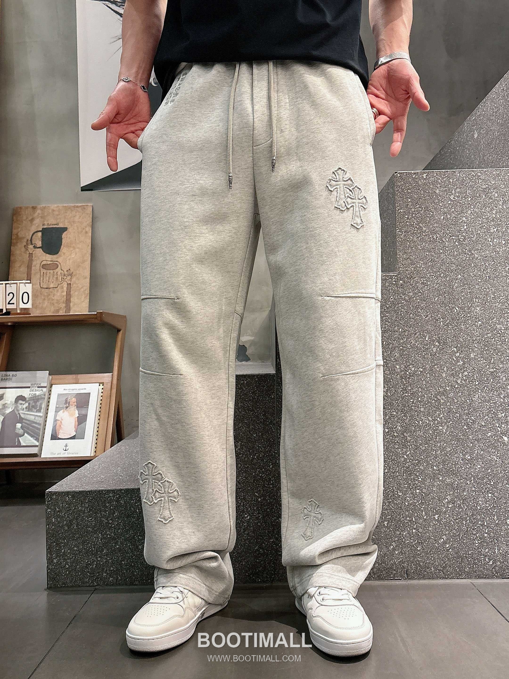 Chrome Hearts 2026 S/S Cotton Sweatpants with Logo Print 크롬하츠 2026SS 코튼 블랙 팬츠 로고 프린트 1