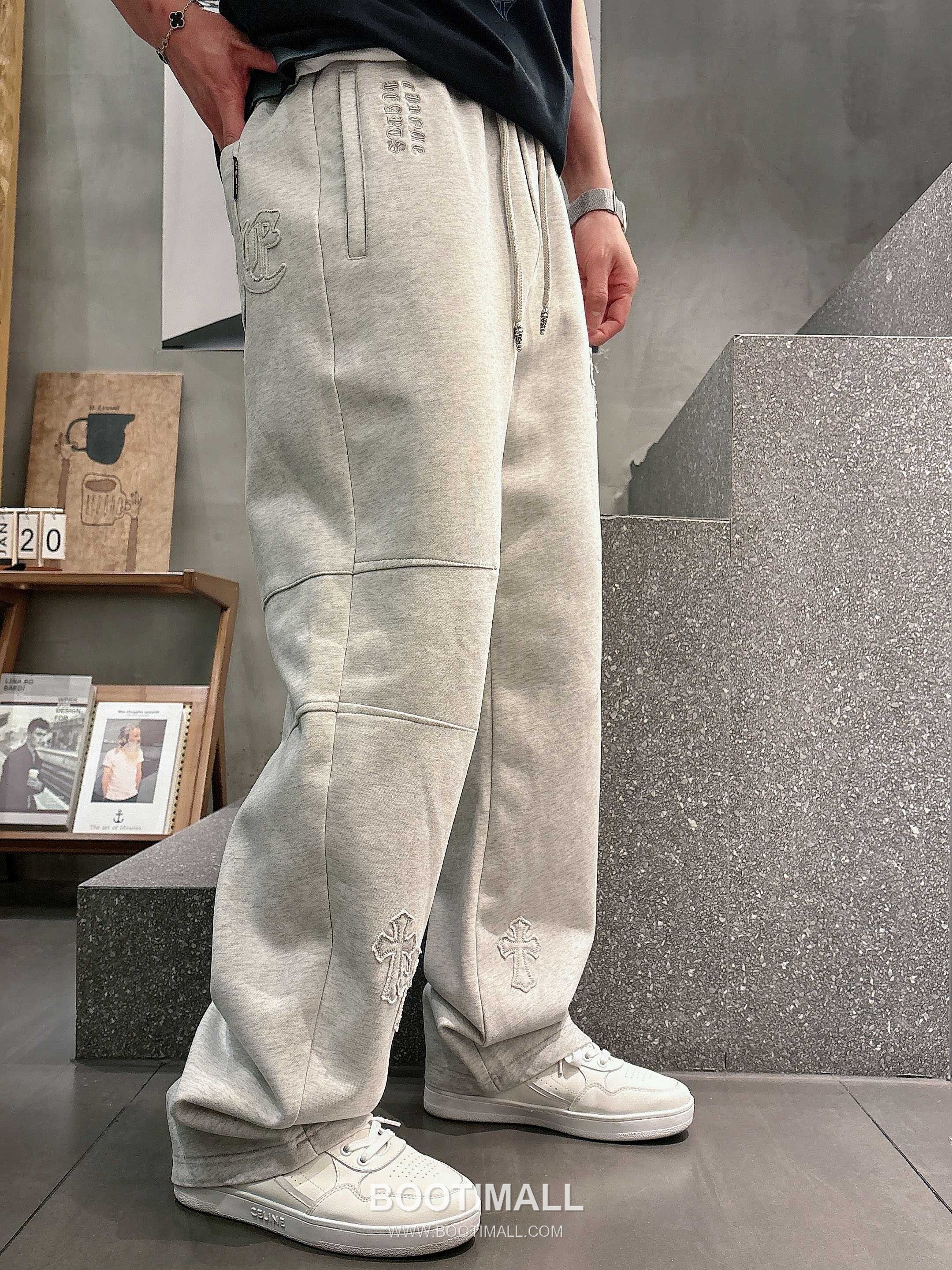Chrome Hearts 2026 S/S Cotton Sweatpants with Logo Print 크롬하츠 2026SS 코튼 블랙 팬츠 로고 프린트 3
