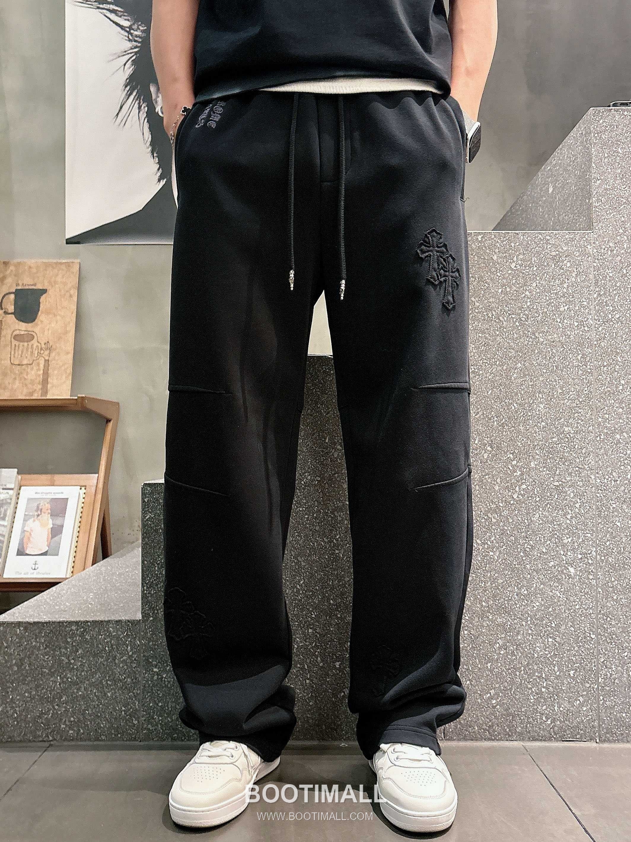 Chrome Hearts 2026 S/S Cotton Sweatpants with Logo Print 크롬하츠 2026SS 코튼 블랙 팬츠 로고 프린트 1
