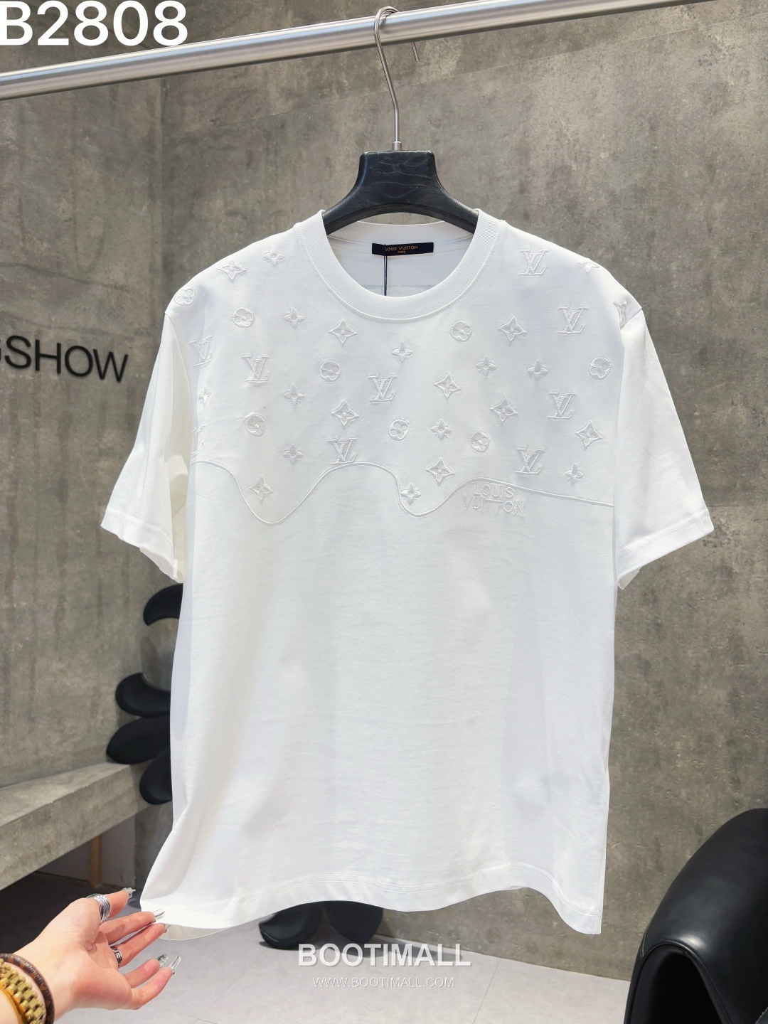 Louis Vuitton 2026 S/S Cotton Short Sleeve T-Shirt with Embroidered Logo 루이비통 2026SS 코튼 화이트 티셔츠 자수 로고 2