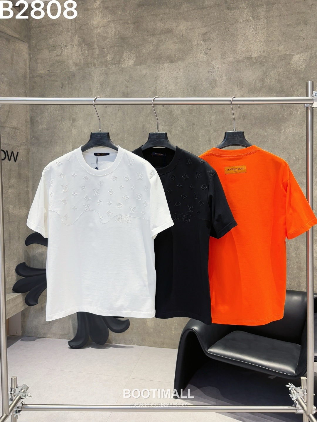 Louis Vuitton 2026 S/S Cotton Short Sleeve T-Shirt with Embroidered Logo 루이비통 2026SS 코튼 화이트 티셔츠 자수 로고 4