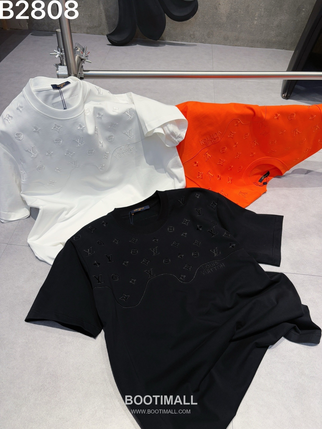 Louis Vuitton 2026 S/S Cotton Short Sleeve T-Shirt with Embroidered Logo 루이비통 2026SS 코튼 화이트 티셔츠 자수 로고 7