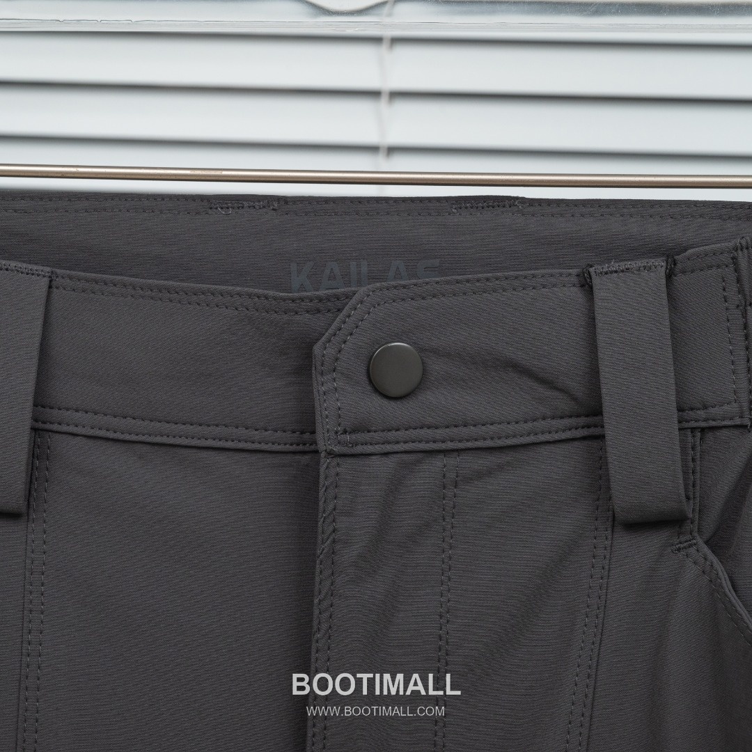KAILAS 2025 S/S Woven Outdoor Pants with Multi Pocket Utility Design 카일라스 2025SS 폴리에스터 그레이 팬츠 멀티 포켓 기능성 4