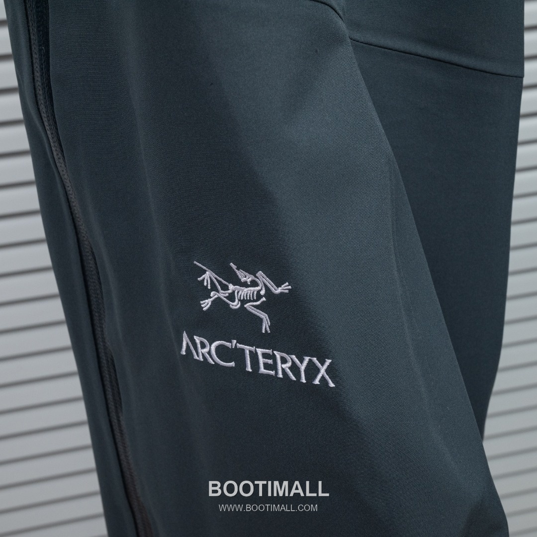 KAILAS 2025 S/S Polyester Outdoor Pants with Multi Pocket Utility Design 카일라스 2025SS 폴리에스터 그레이 팬츠 멀티 포켓 기능성 4