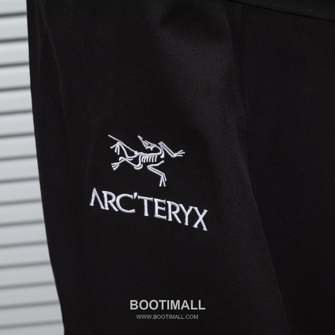 KAILAS 2025 S/S Polyester Outdoor Pants with Multi Pocket Utility Design 카일라스 2025SS 폴리에스터 그레이 팬츠 멀티 포켓 기능성 4