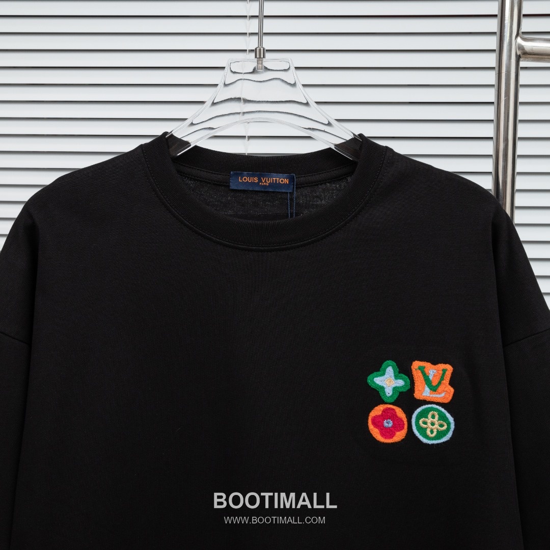 Louis Vuitton 2025 S/S Cotton Short Sleeve T-Shirt with Monogram Embroidered Color Block 루이비통 2025SS 코튼 블랙 티셔츠 모노그램 자수 컬러블록 3