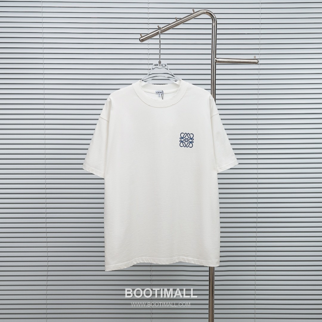 Loewe 2025 S/S Cotton Short Sleeve T-Shirt with Distressed Foam Print 로에베 2025SS 코튼 블랙 티셔츠 디스트로이드 발포 프린트 1