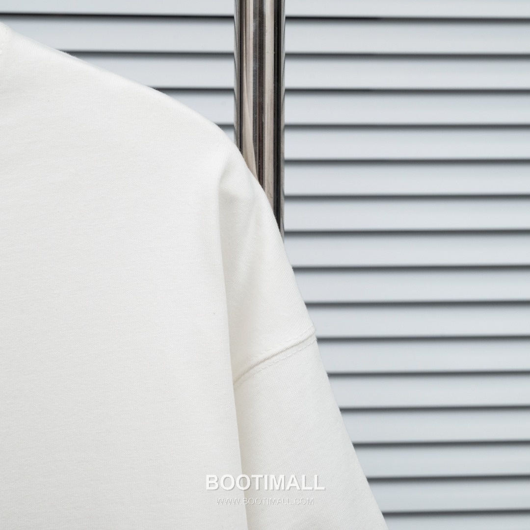 Loewe 2025 S/S Cotton Short Sleeve T-Shirt with Distressed Foam Print 로에베 2025SS 코튼 블랙 티셔츠 디스트로이드 발포 프린트 7