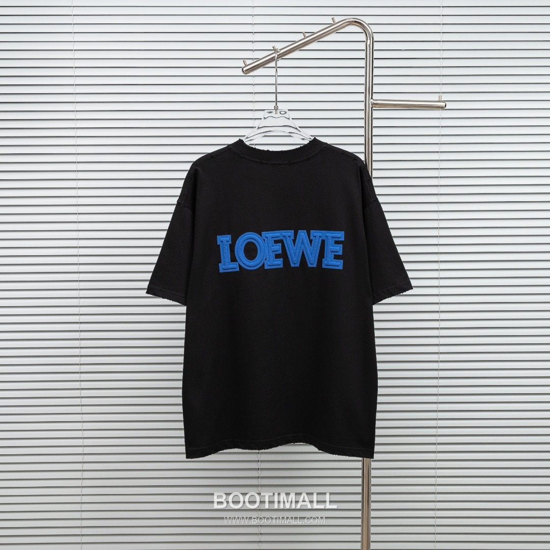 Loewe 2025 S/S Cotton Short Sleeve T-Shirt with Distressed Foam Print 로에베 2025SS 코튼 블랙 티셔츠 디스트로이드 발포 프린트 2