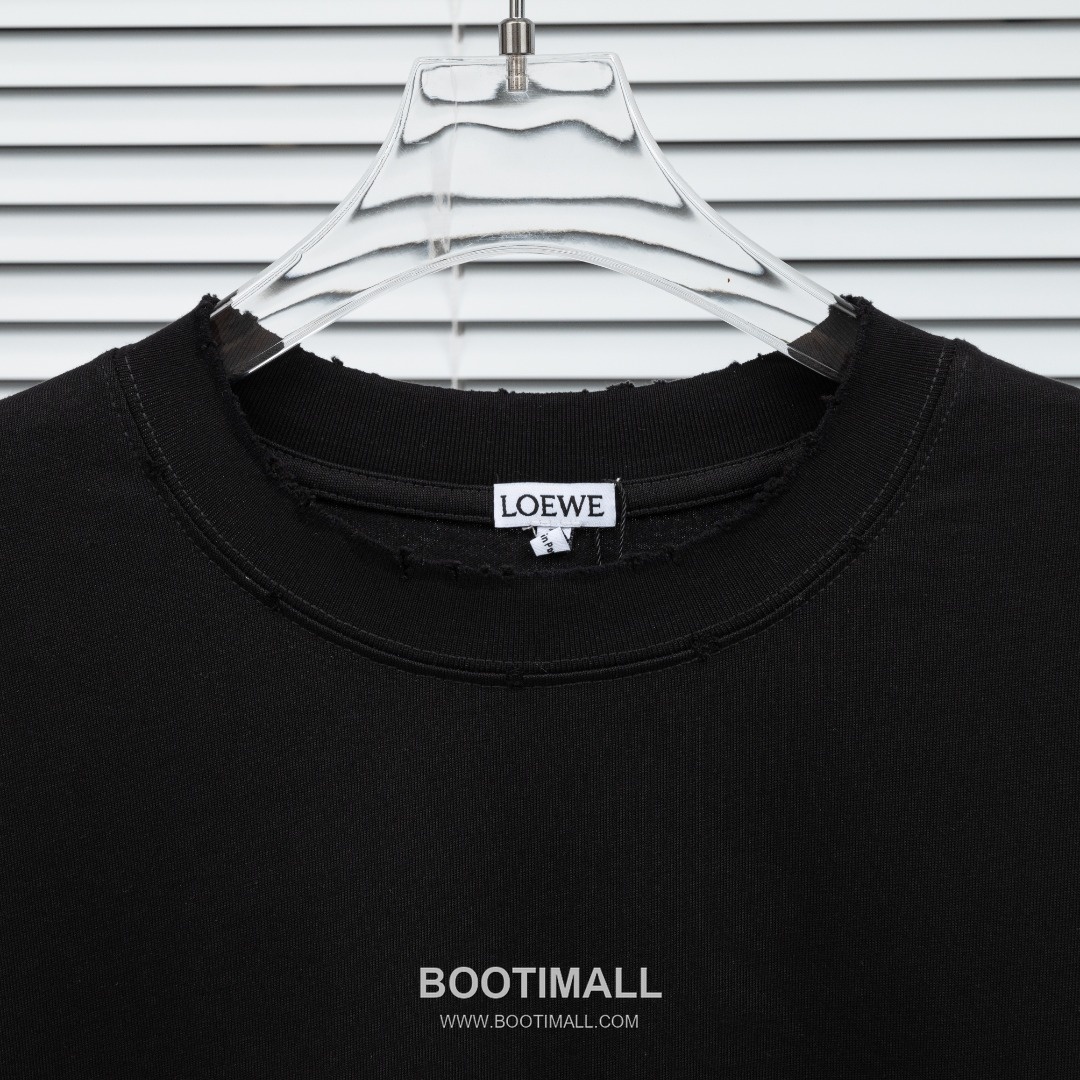 Loewe 2025 S/S Cotton Short Sleeve T-Shirt with Distressed Foam Print 로에베 2025SS 코튼 블랙 티셔츠 디스트로이드 발포 프린트 4