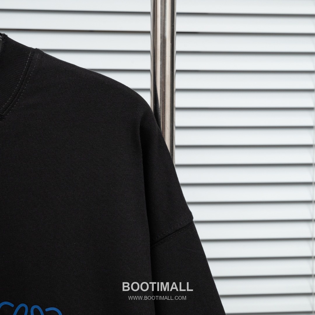 Loewe 2025 S/S Cotton Short Sleeve T-Shirt with Distressed Foam Print 로에베 2025SS 코튼 블랙 티셔츠 디스트로이드 발포 프린트 7