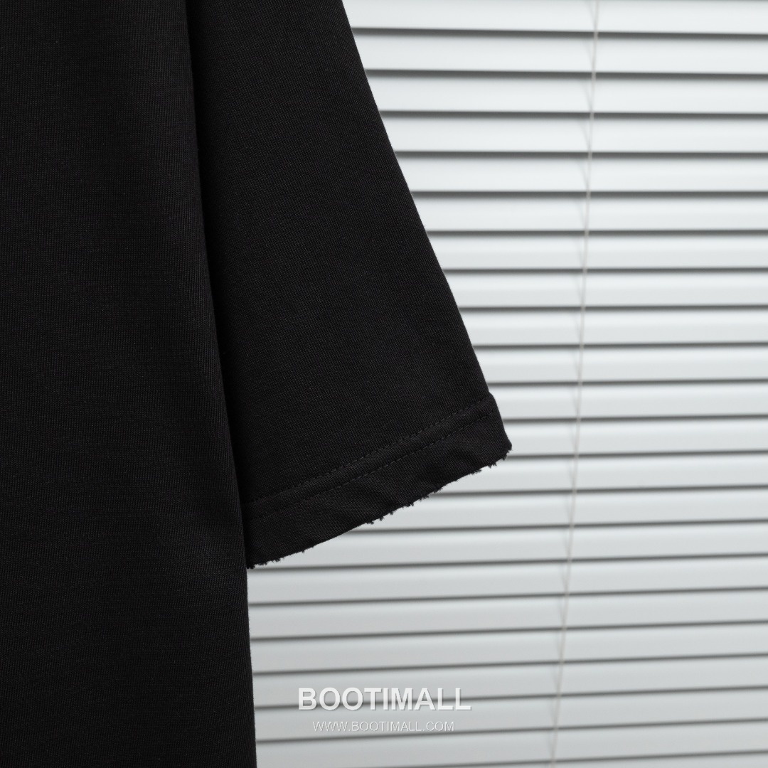 Loewe 2025 S/S Cotton Short Sleeve T-Shirt with Distressed Foam Print 로에베 2025SS 코튼 블랙 티셔츠 디스트로이드 발포 프린트 9