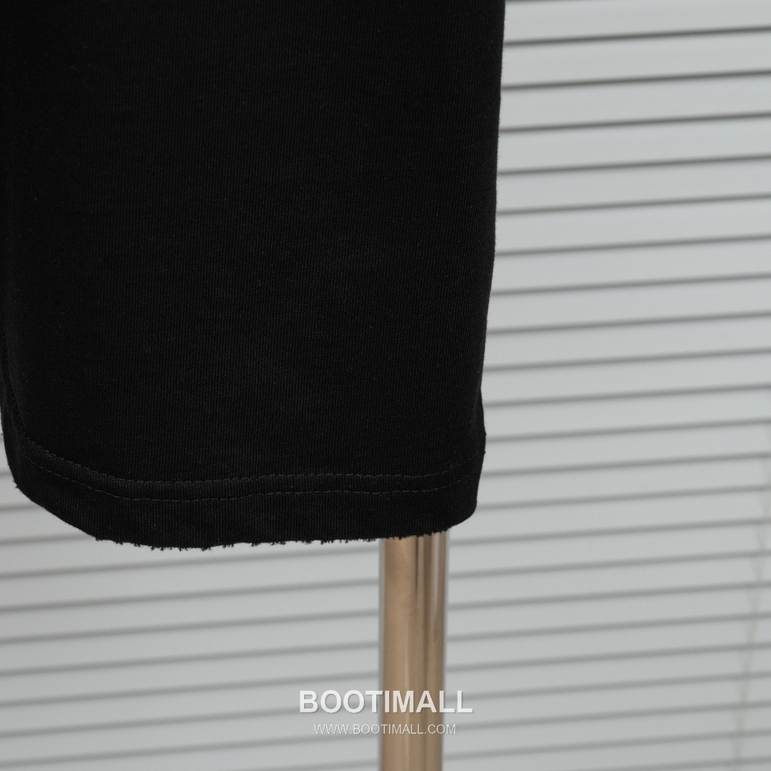 Loewe 2025 S/S Cotton Short Sleeve T-Shirt with Distressed Foam Print 로에베 2025SS 코튼 블랙 티셔츠 디스트로이드 발포 프린트 10