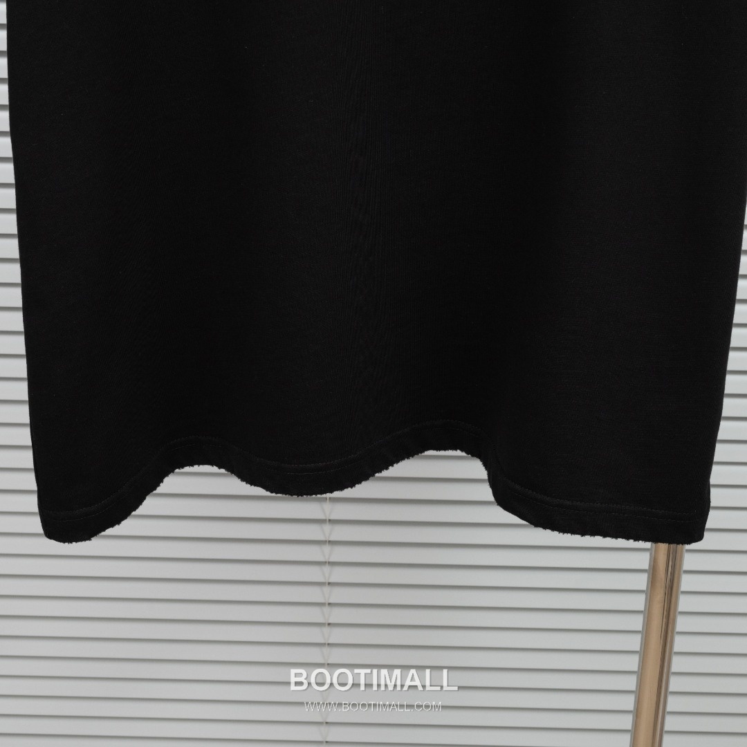 Loewe 2025 S/S Cotton Short Sleeve T-Shirt with Distressed Foam Print 로에베 2025SS 코튼 블랙 티셔츠 디스트로이드 발포 프린트 11