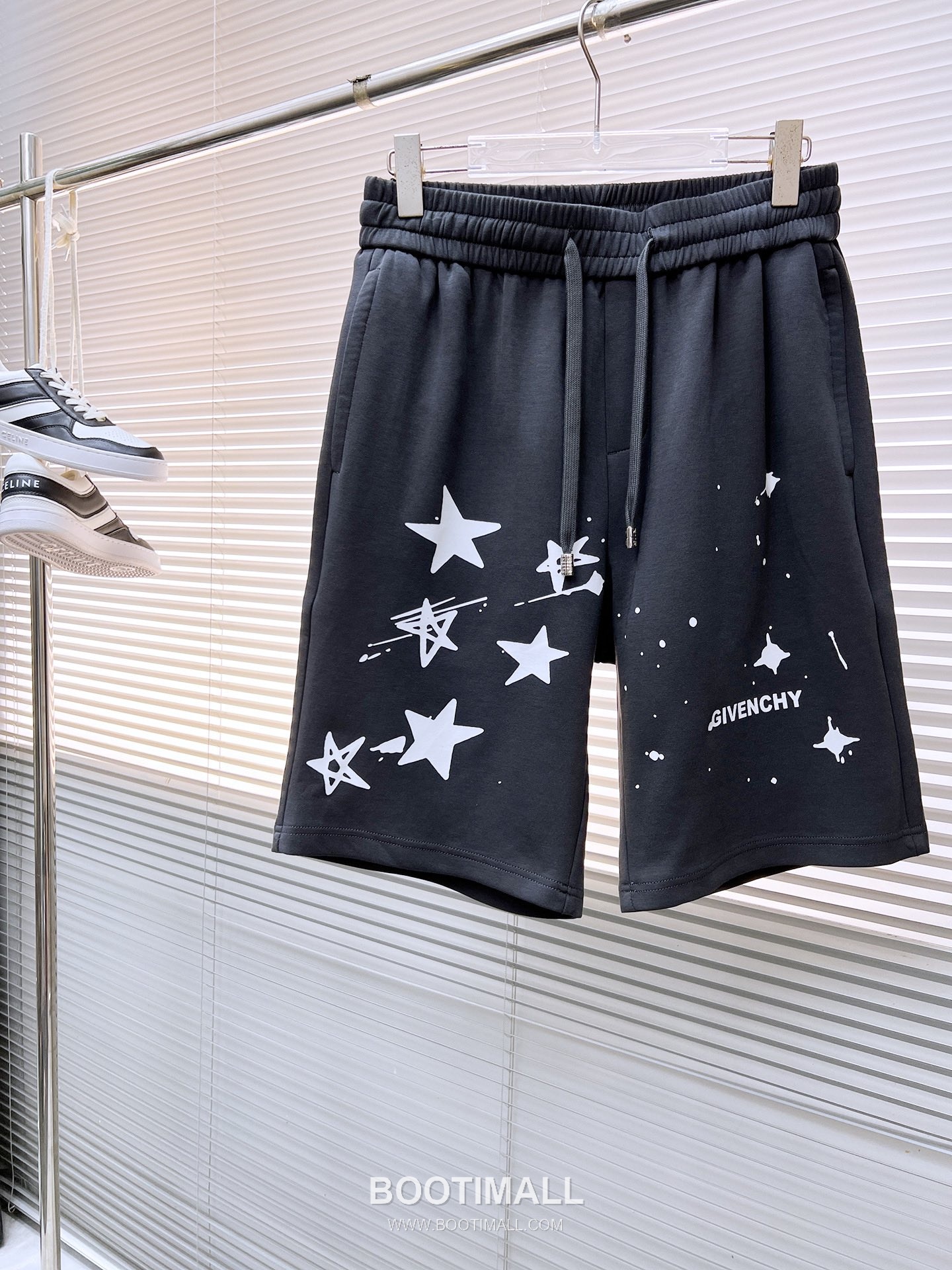 Givenchy 2026 S/S Polyester Blend Shorts with Logo Detail 지방시 2026SS 폴리에스터 블랙 쇼츠 로고 디테일 1
