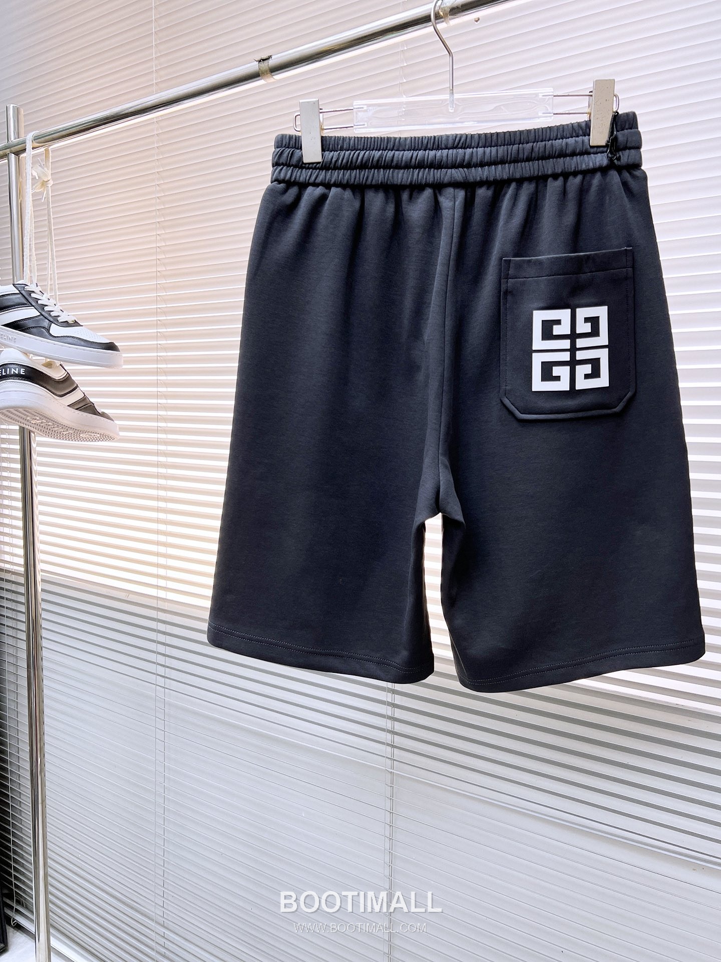 Givenchy 2026 S/S Polyester Blend Shorts with Logo Detail 지방시 2026SS 폴리에스터 블랙 쇼츠 로고 디테일 2