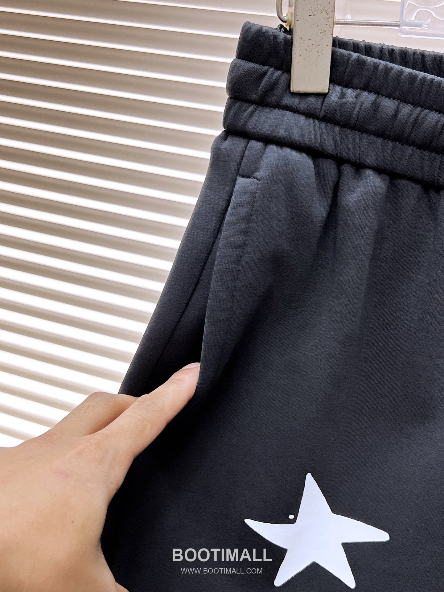 Givenchy 2026 S/S Polyester Blend Shorts with Logo Detail 지방시 2026SS 폴리에스터 블랙 쇼츠 로고 디테일 5