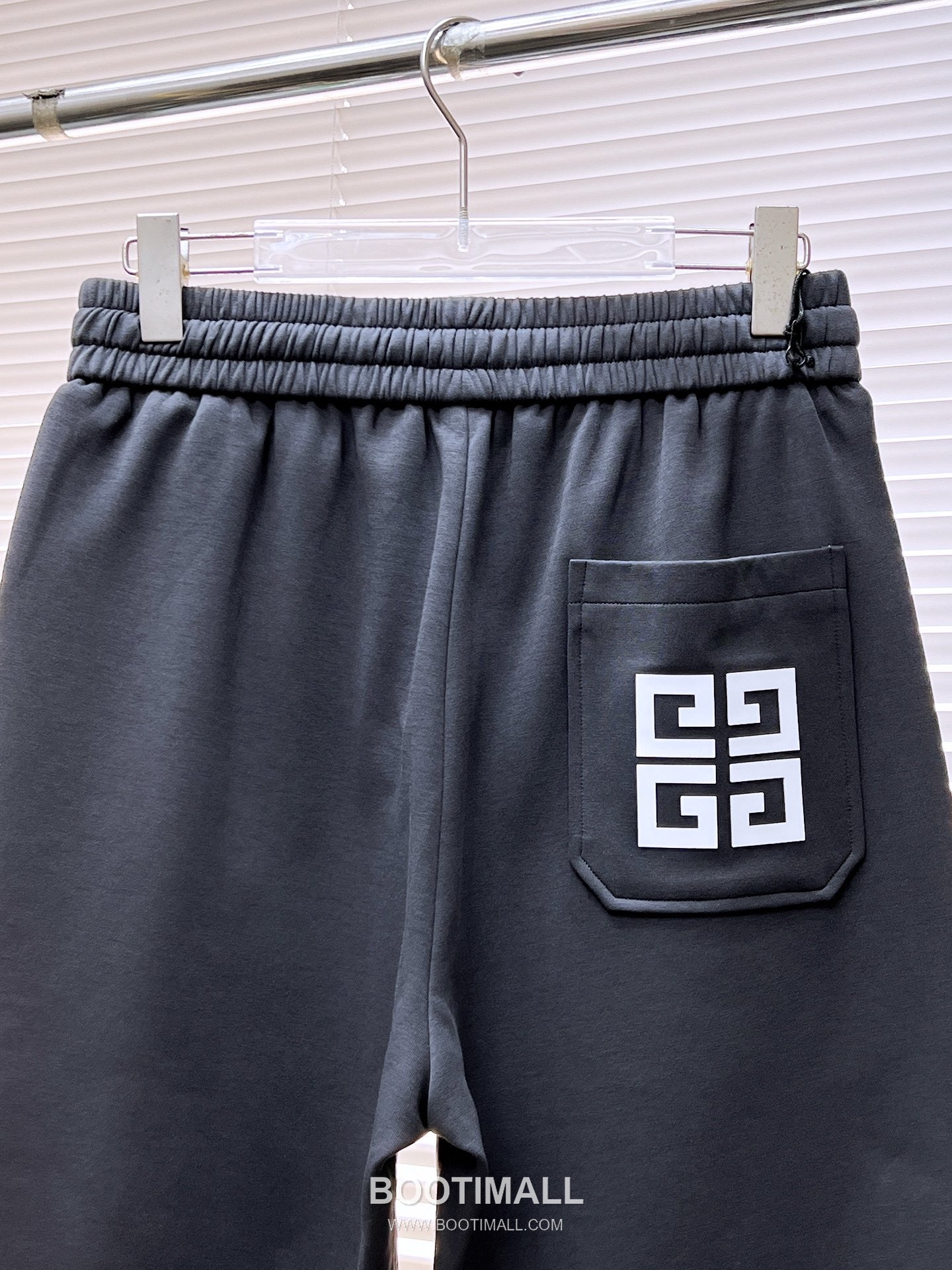 Givenchy 2026 S/S Polyester Blend Shorts with Logo Detail 지방시 2026SS 폴리에스터 블랙 쇼츠 로고 디테일 7