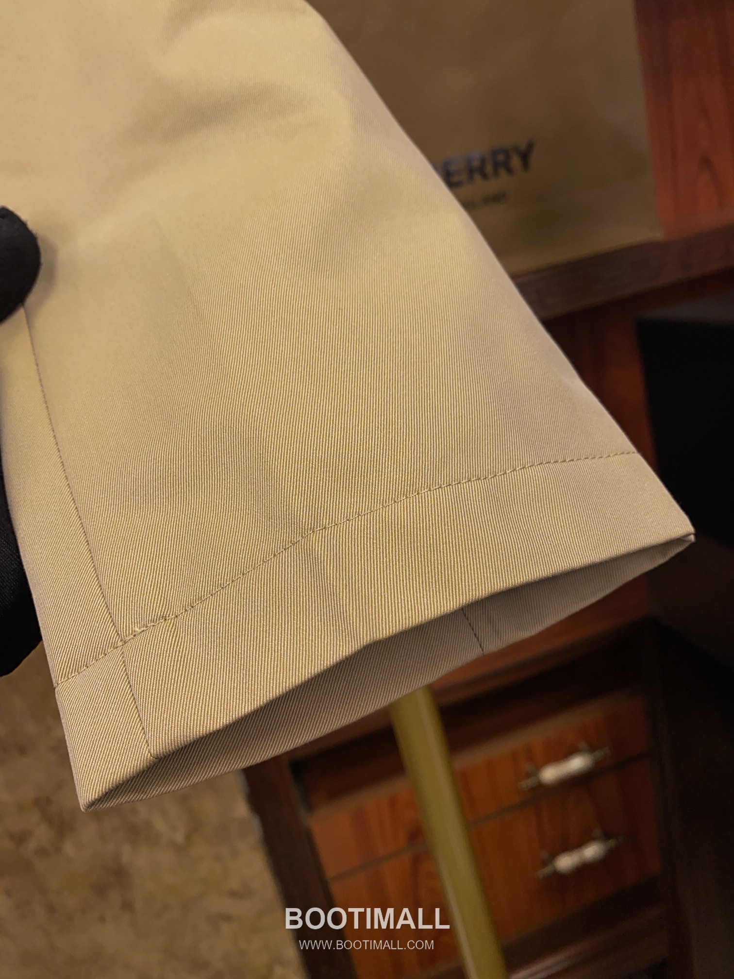 Burberry 2025 F/W Cotton Gabardine Hoodie Jacket with Check Lining 버버리 2025FW 코튼 가바딘 베이지 후드 재킷 체크 라이닝 15