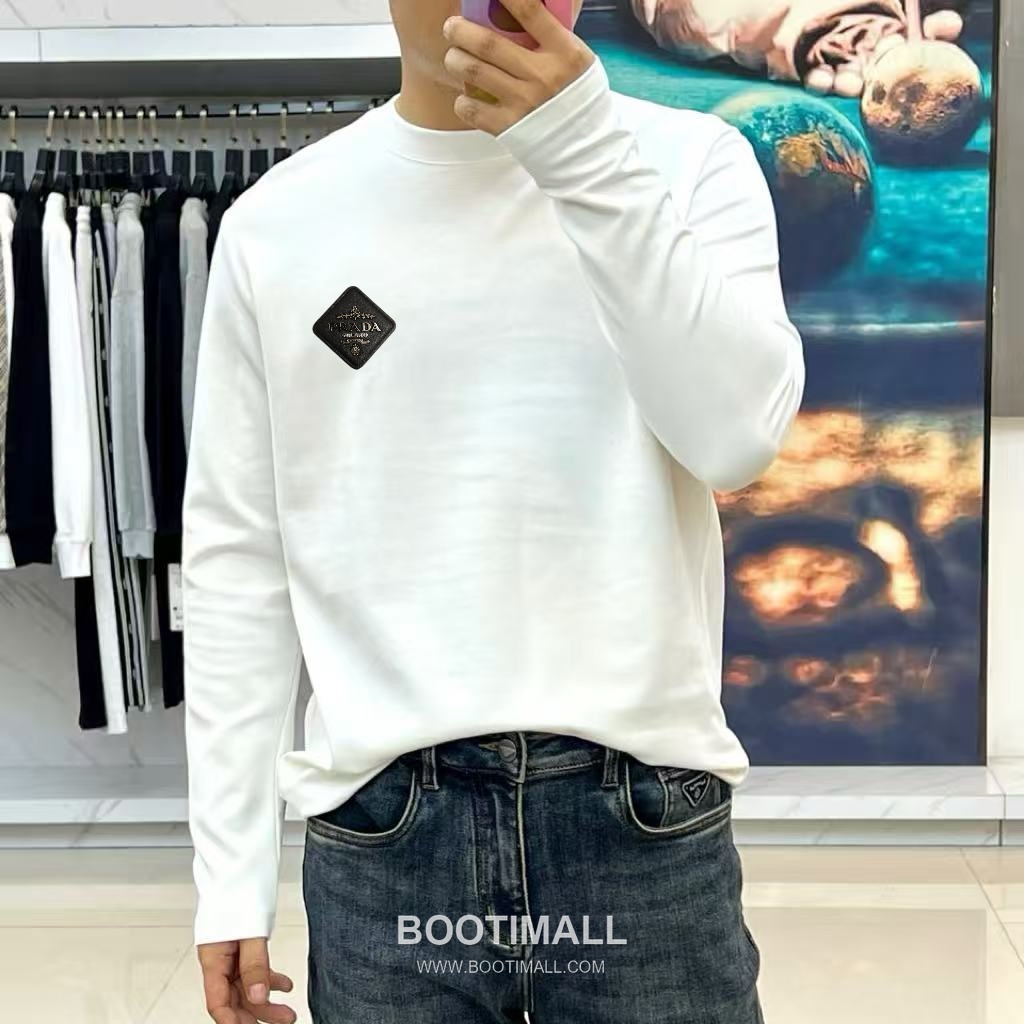 Prada 2026 F/W Cotton Long Sleeve T-Shirt with Logo Detail 프라다 2026FW 코튼 블랙 티셔츠 로고 긴팔 2