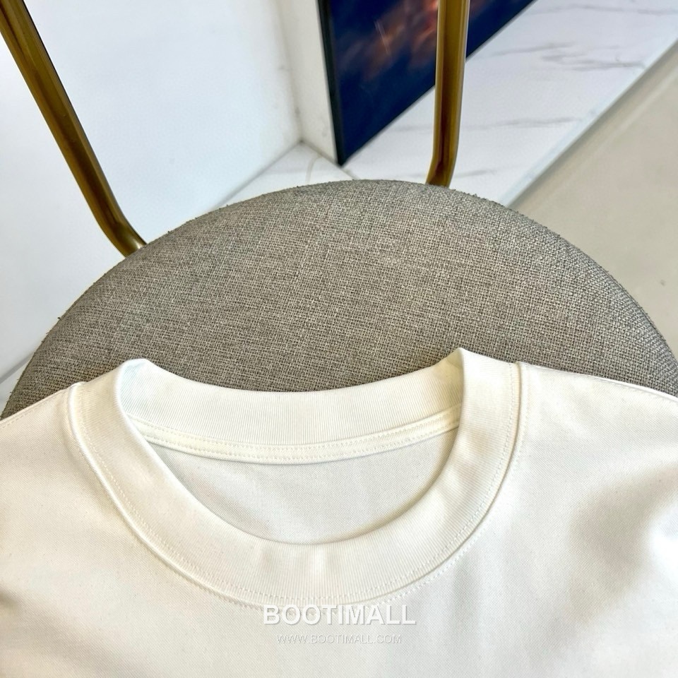 Prada 2026 F/W Cotton Long Sleeve T-Shirt with Logo Detail 프라다 2026FW 코튼 블랙 티셔츠 로고 긴팔 4