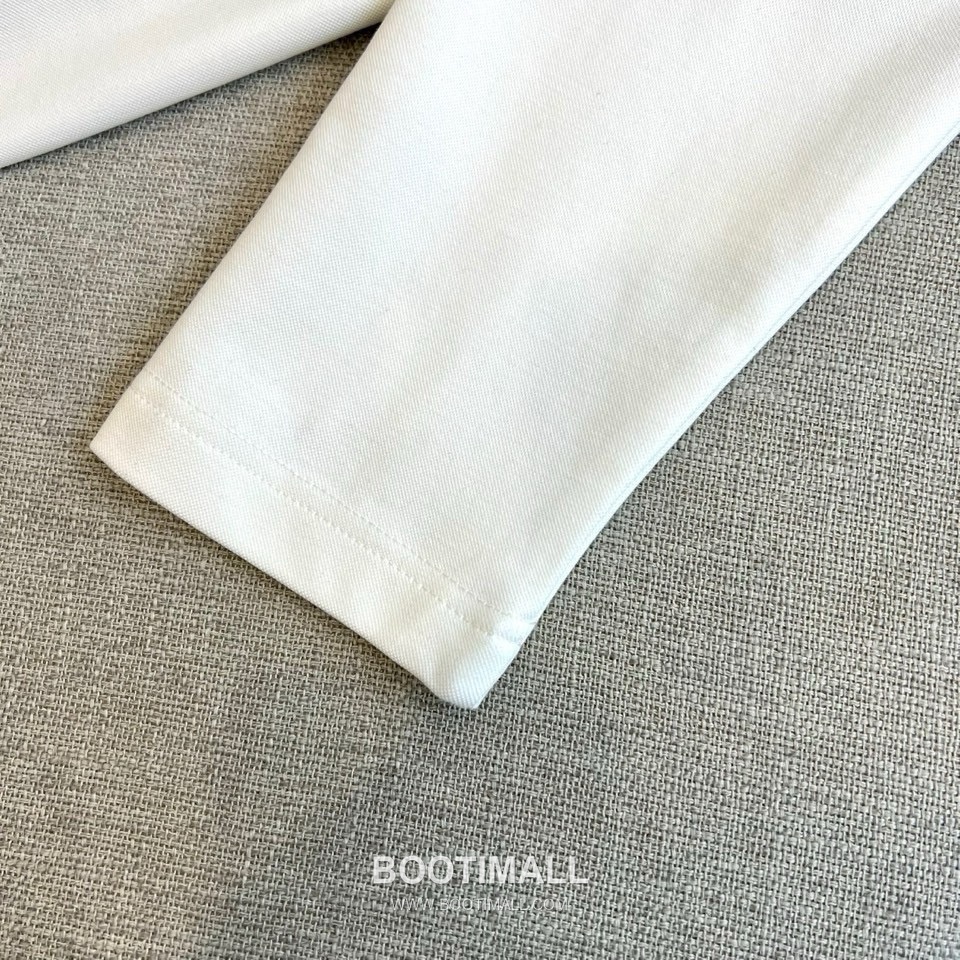 Prada 2026 F/W Cotton Long Sleeve T-Shirt with Logo Detail 프라다 2026FW 코튼 블랙 티셔츠 로고 긴팔 5