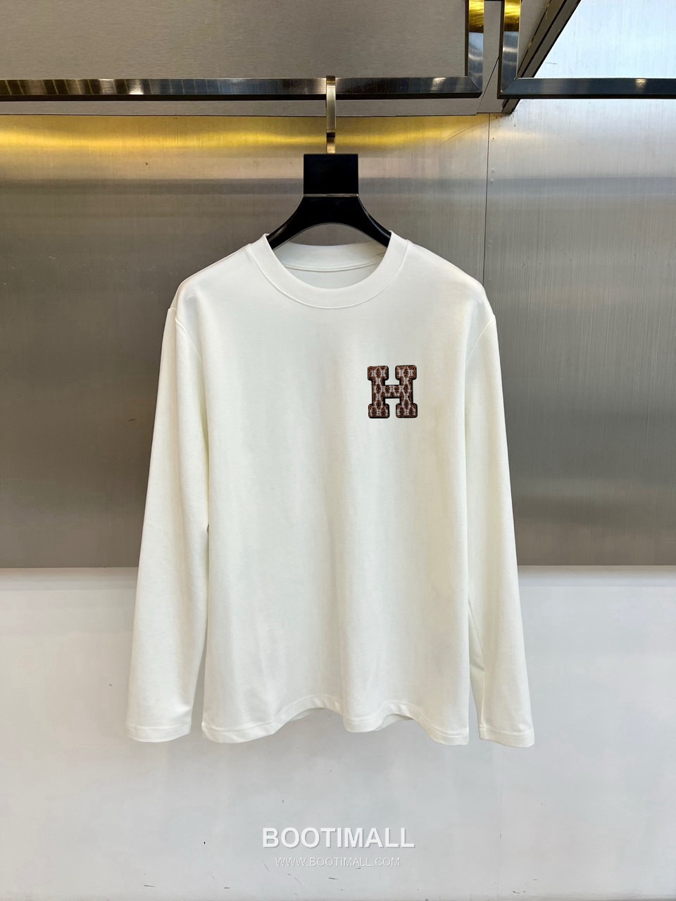 Hermès 2026 F/W Cotton Long Sleeve T-Shirt with Logo Detail 에르메스 2026FW 코튼 블랙 티셔츠 로고 긴팔 1