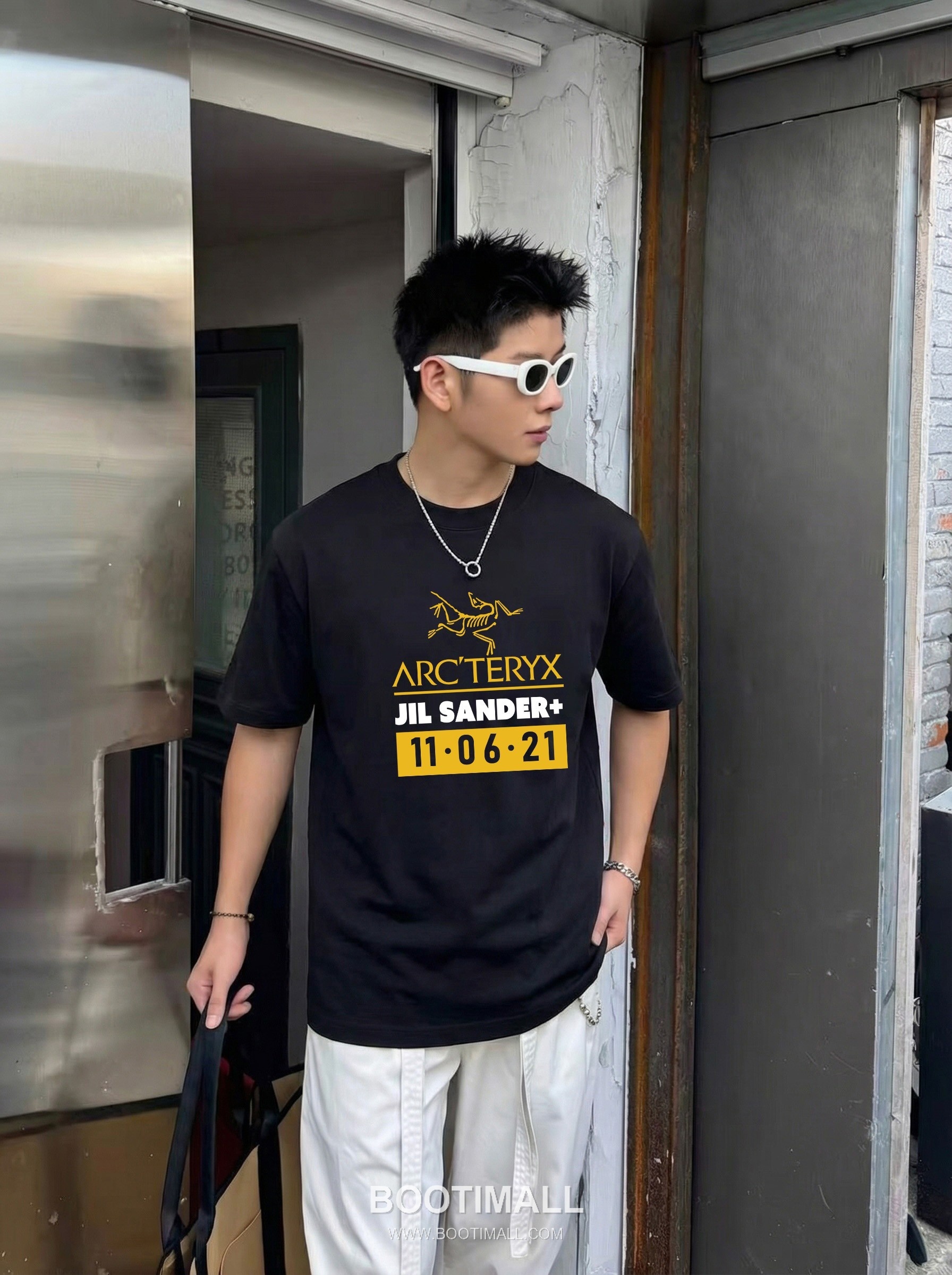 Arc'teryx 2026 S/S Cotton Short Sleeve T-Shirt with Logo Print 아크테릭스 2026SS 코튼 블랙 티셔츠 로고 프린트 1