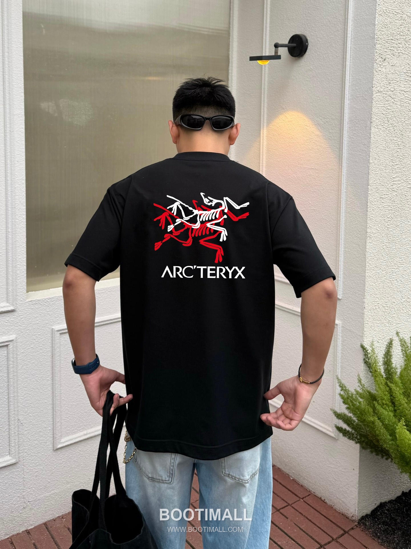 Arc'teryx 2026 S/S Cotton Short Sleeve T-Shirt with Logo Print 아크테릭스 2026SS 코튼 블랙 티셔츠 로고 프린트 1