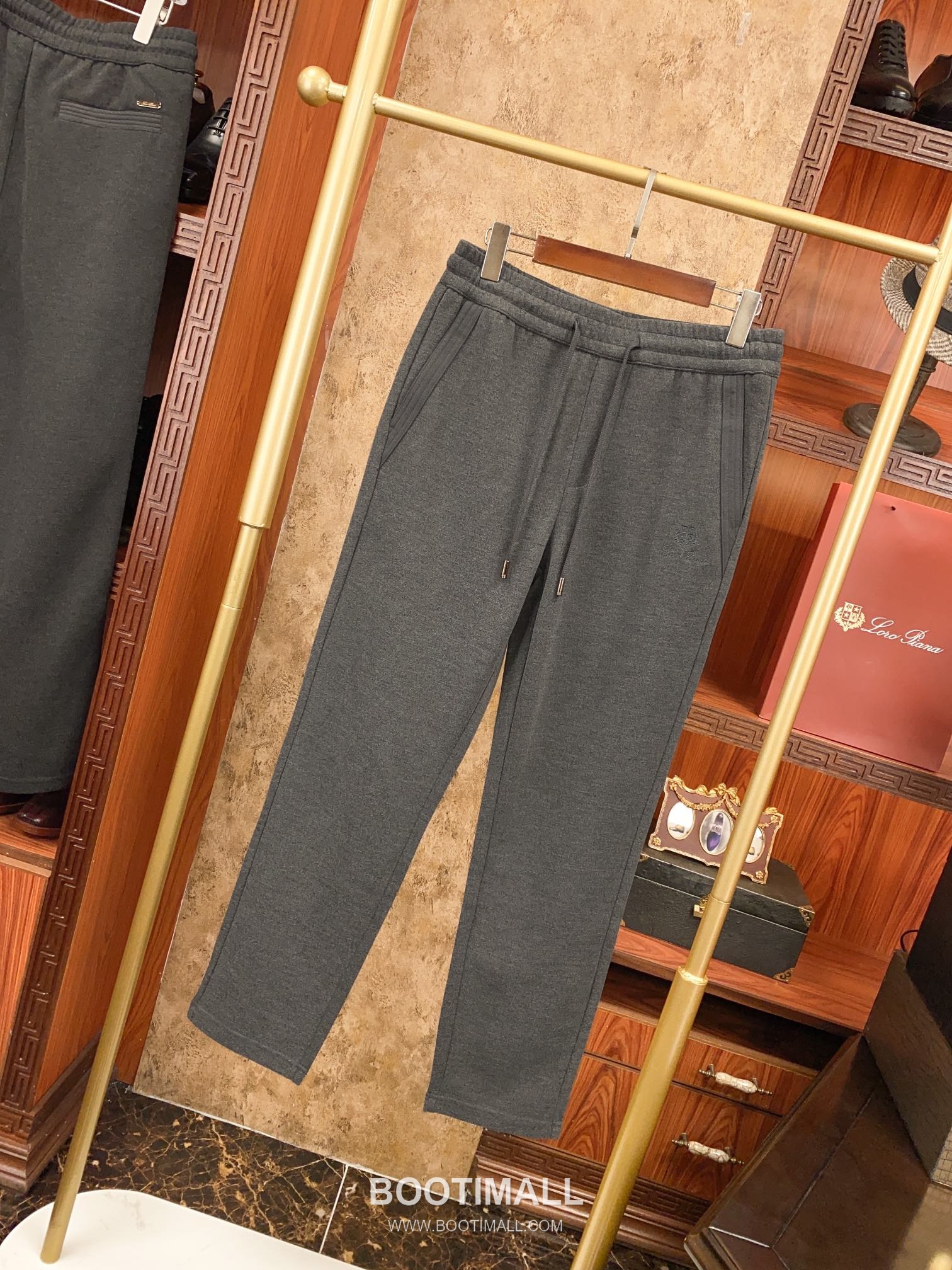 Loro Piana 2025 S/S Natural Fiber Knit Short Sleeve T-Shirt with Minimal Logo 로로피아나 2025SS 천연섬유 아이보리 티셔츠 니트 로고 2