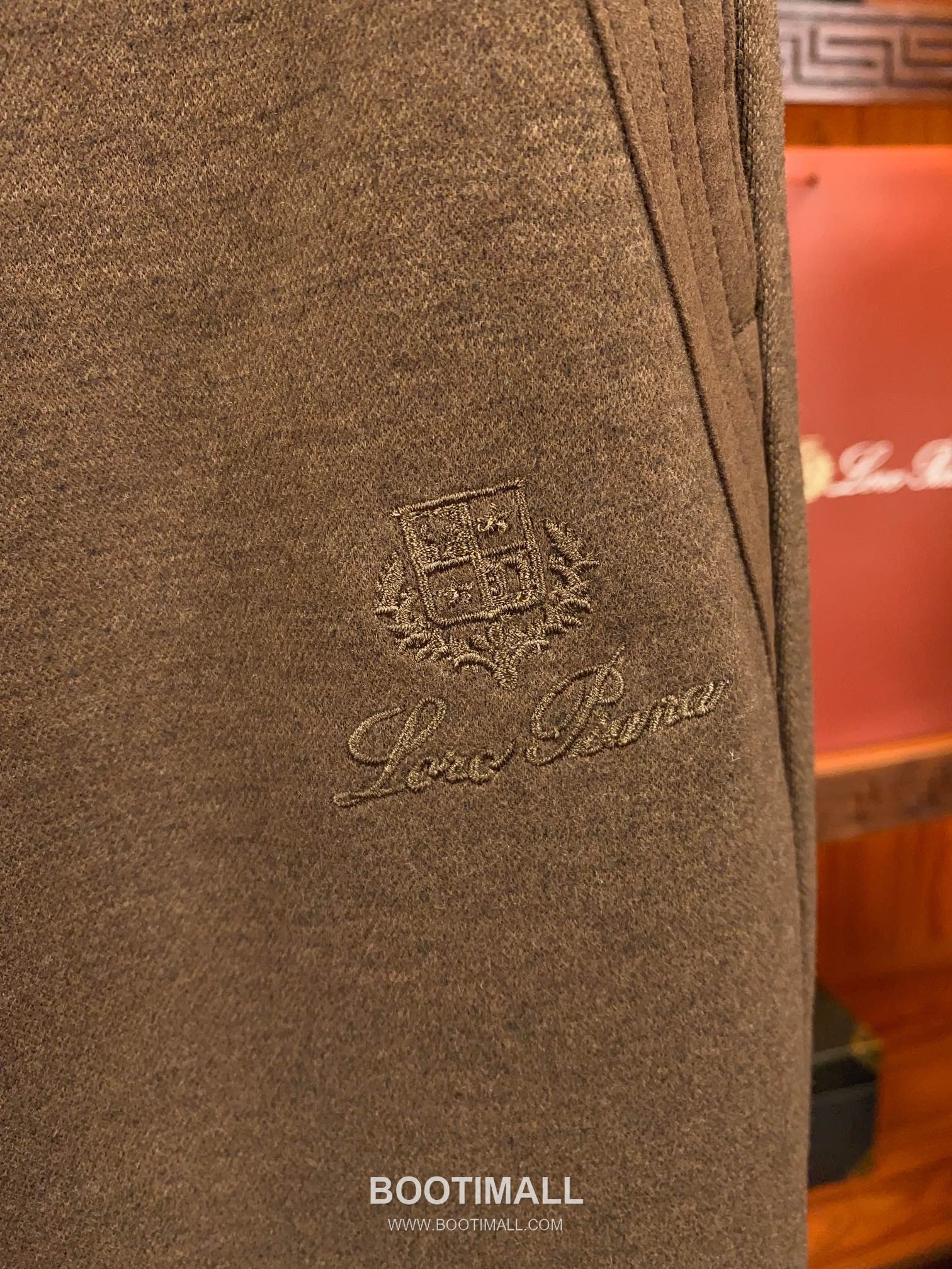 Loro Piana 2025 S/S Natural Fiber Knit Short Sleeve T-Shirt with Minimal Logo 로로피아나 2025SS 천연섬유 아이보리 티셔츠 니트 로고 4