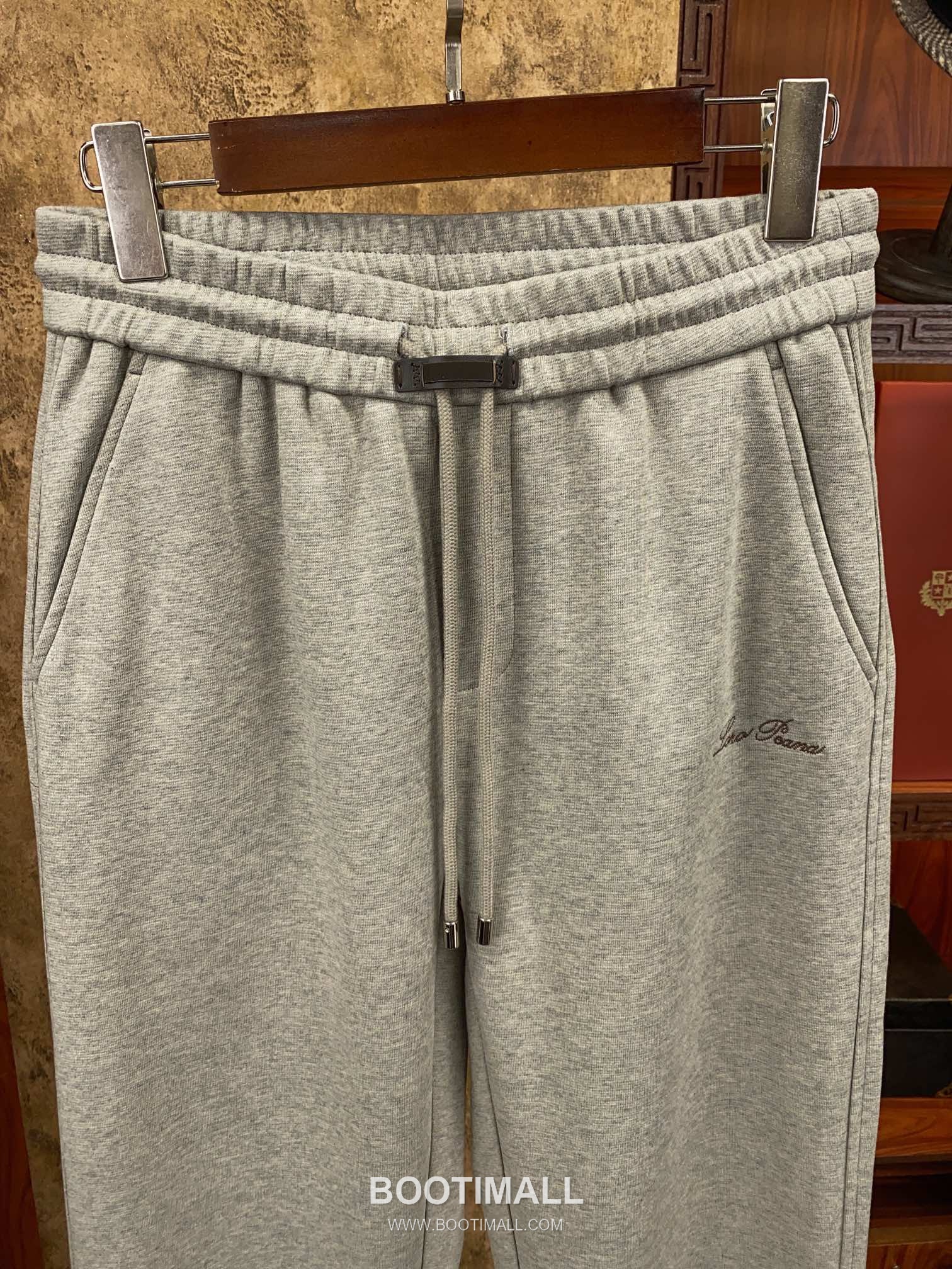 Loro Piana 2025 S/S Natural Fiber Knit Short Sleeve T-Shirt with Minimal Logo 로로피아나 2025SS 천연섬유 아이보리 티셔츠 니트 로고 3