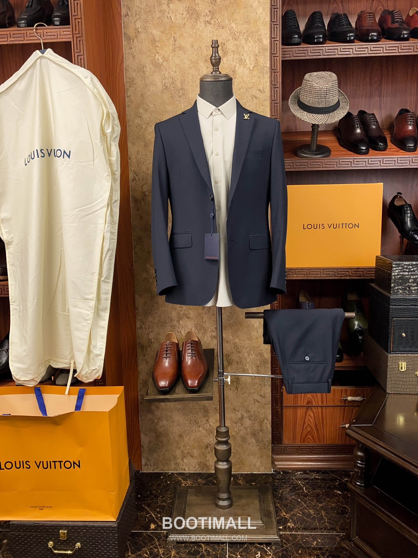 Louis Vuitton 2025 F/W Wool Blend Suit Set Jacket Pants with Tailored Fit 루이비통 2025FW 울 블렌드 네이비 재킷 팬츠 수트세트 1