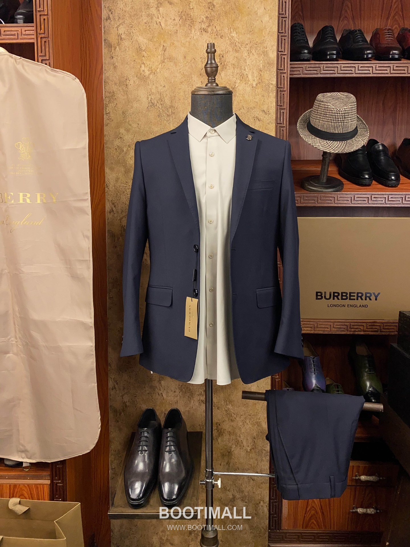 Louis Vuitton 2025 F/W Wool Blend Suit Set Jacket Pants with Tailored Fit 루이비통 2025FW 울 블렌드 네이비 재킷 팬츠 수트세트 19