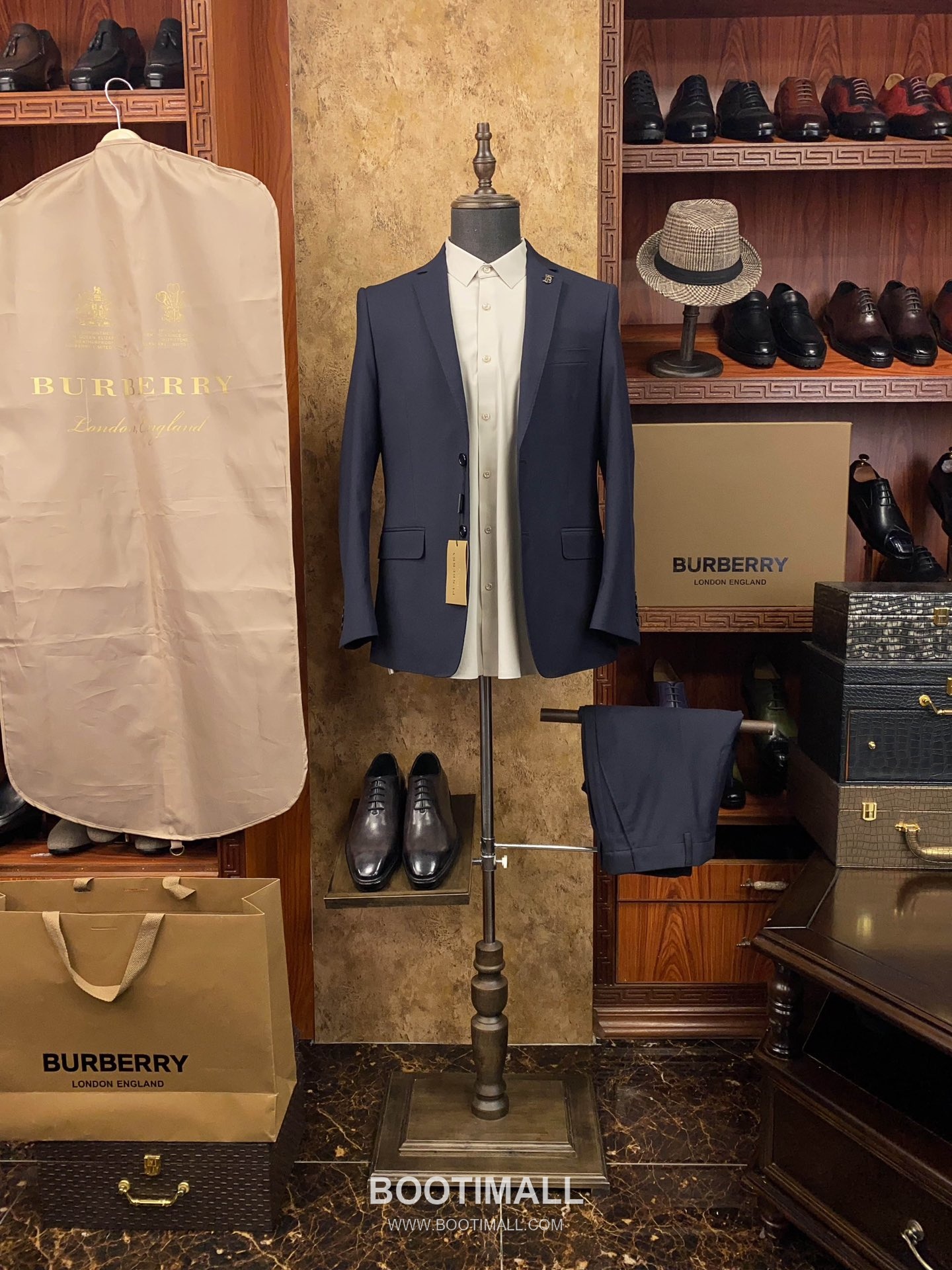 Louis Vuitton 2025 F/W Wool Blend Suit Set Jacket Pants with Tailored Fit 루이비통 2025FW 울 블렌드 네이비 재킷 팬츠 수트세트 28