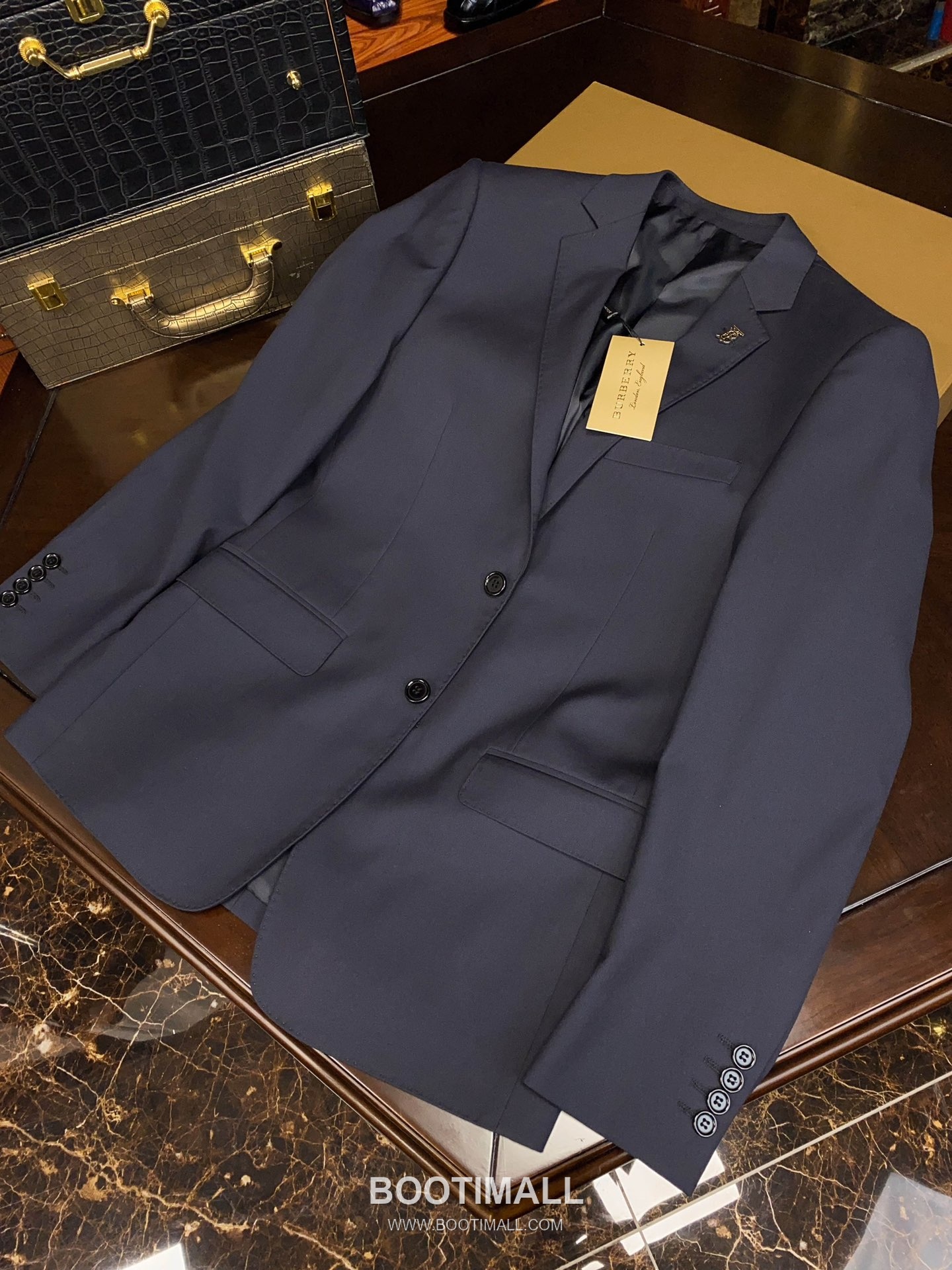 Louis Vuitton 2025 F/W Wool Blend Suit Set Jacket Pants with Tailored Fit 루이비통 2025FW 울 블렌드 네이비 재킷 팬츠 수트세트 36