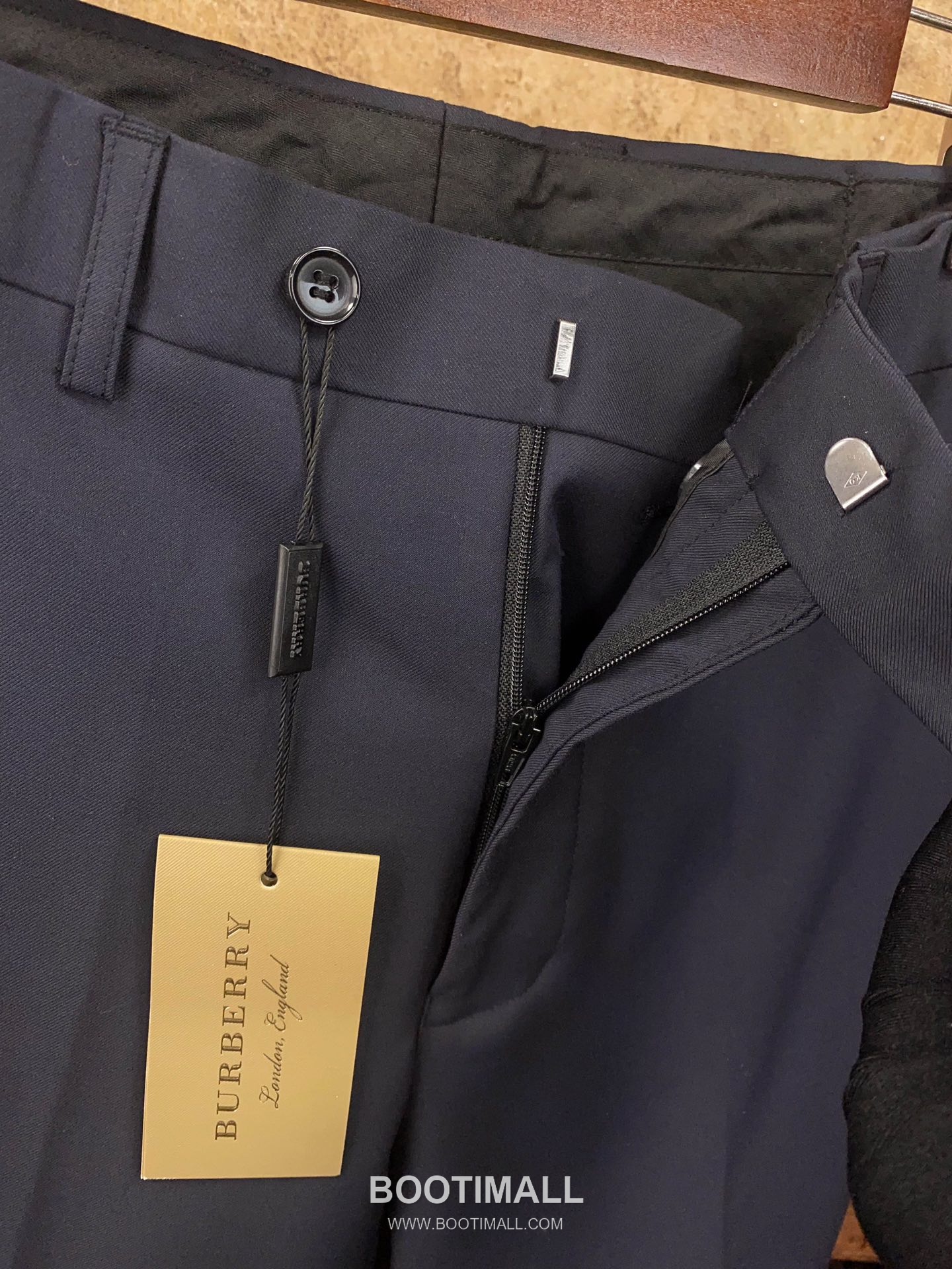 Louis Vuitton 2025 F/W Wool Blend Suit Set Jacket Pants with Tailored Fit 루이비통 2025FW 울 블렌드 네이비 재킷 팬츠 수트세트 40