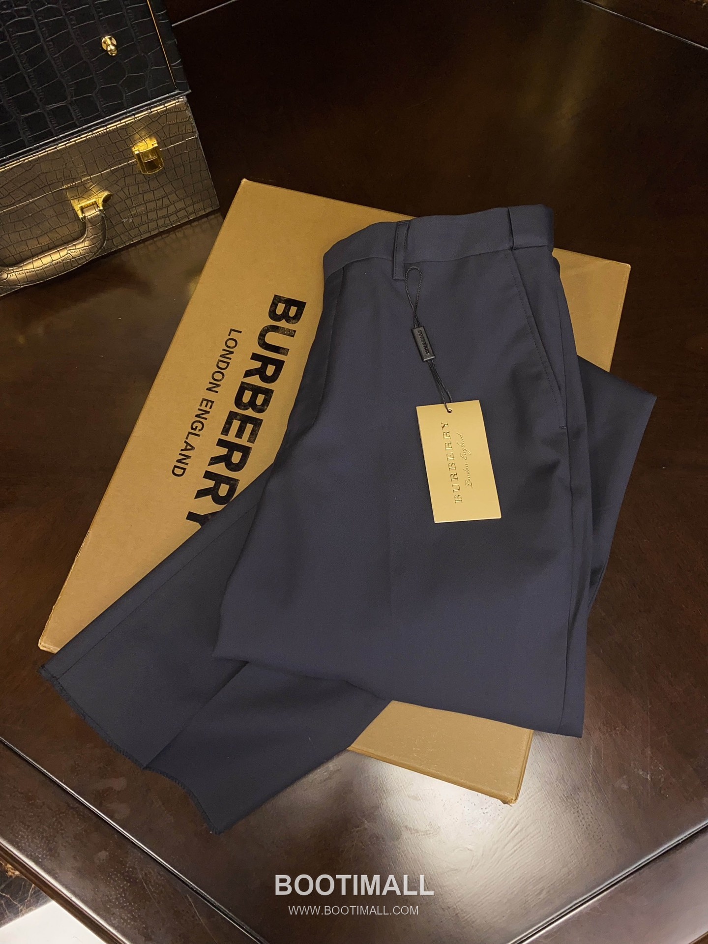 Louis Vuitton 2025 F/W Wool Blend Suit Set Jacket Pants with Tailored Fit 루이비통 2025FW 울 블렌드 네이비 재킷 팬츠 수트세트 45