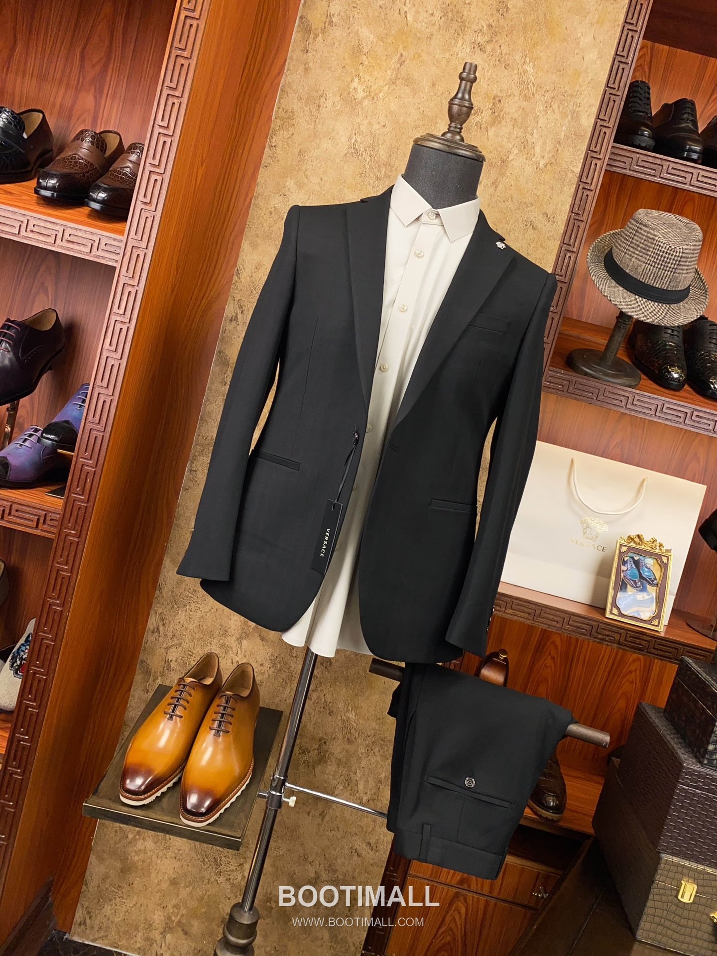 Versace 2025 F/W Wool Blend Suit Set Jacket Pants with Tailored Fit 베르사체 2025FW 울 블렌드 블랙 재킷 팬츠 수트세트 2