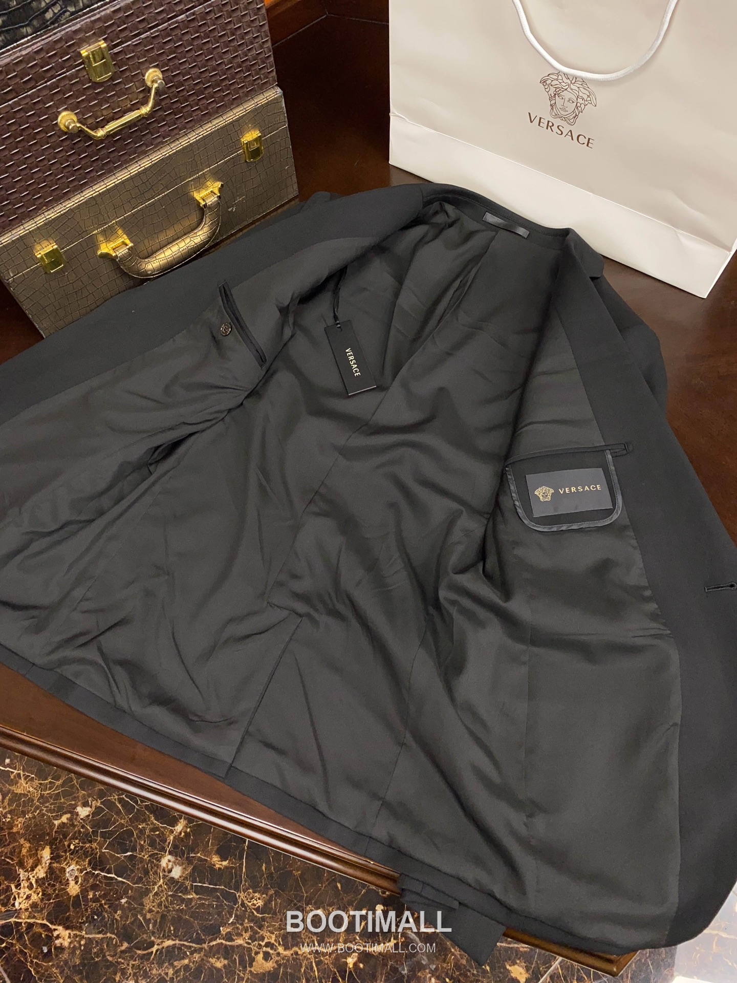 Versace 2025 F/W Wool Blend Suit Set Jacket Pants with Tailored Fit 베르사체 2025FW 울 블렌드 블랙 재킷 팬츠 수트세트 7