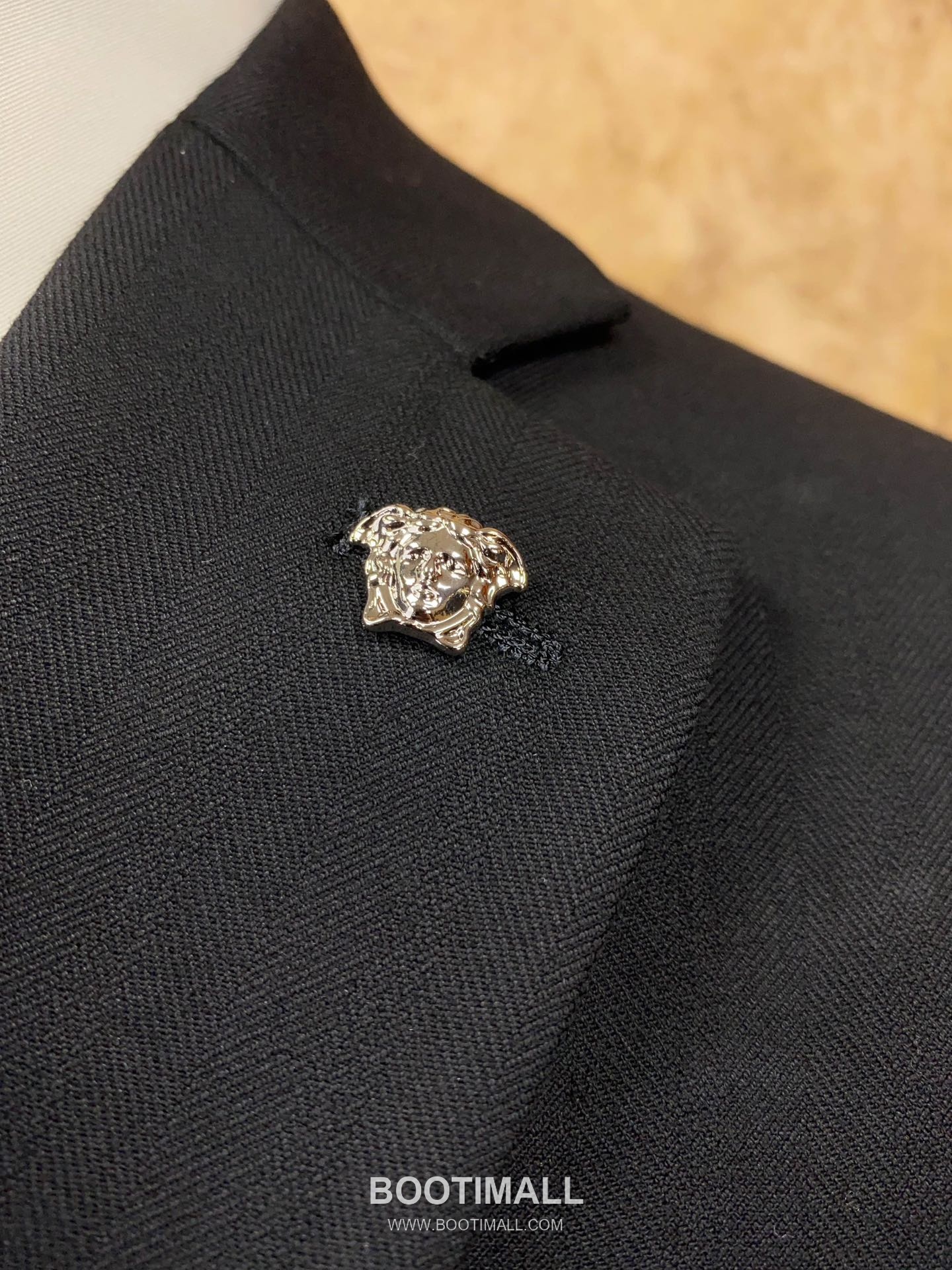 Versace 2025 F/W Wool Blend Suit Set Jacket Pants with Tailored Fit 베르사체 2025FW 울 블렌드 블랙 재킷 팬츠 수트세트 13