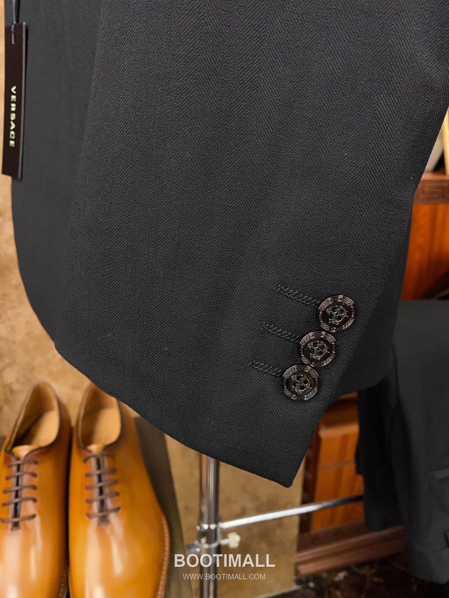 Versace 2025 F/W Wool Blend Suit Set Jacket Pants with Tailored Fit 베르사체 2025FW 울 블렌드 블랙 재킷 팬츠 수트세트 15