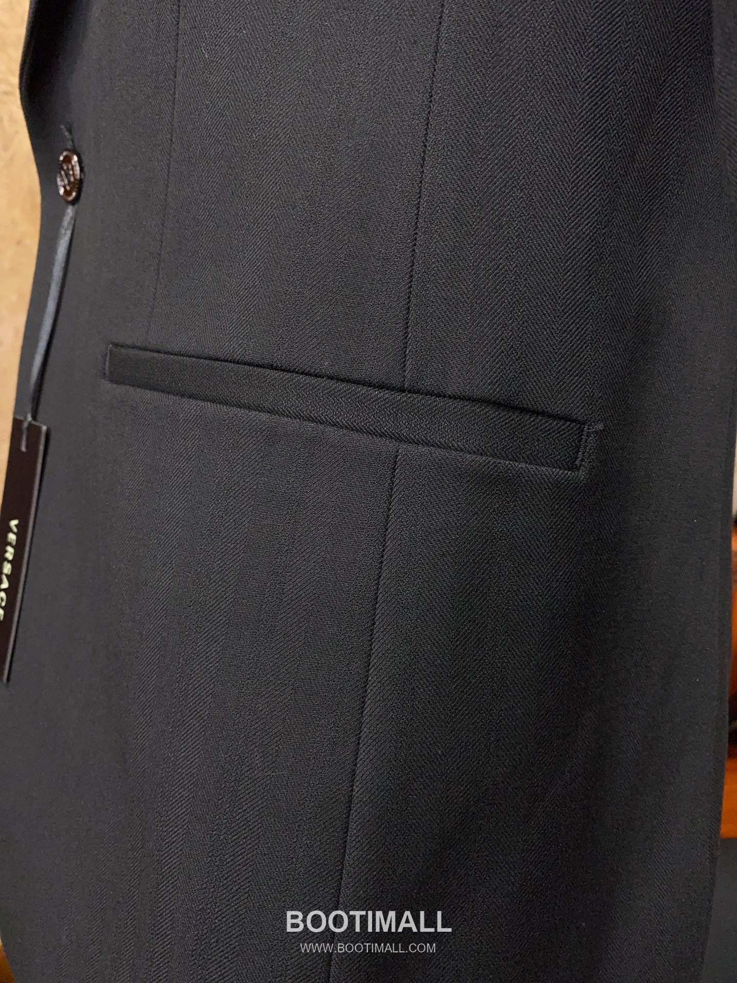 Versace 2025 F/W Wool Blend Suit Set Jacket Pants with Tailored Fit 베르사체 2025FW 울 블렌드 블랙 재킷 팬츠 수트세트 16