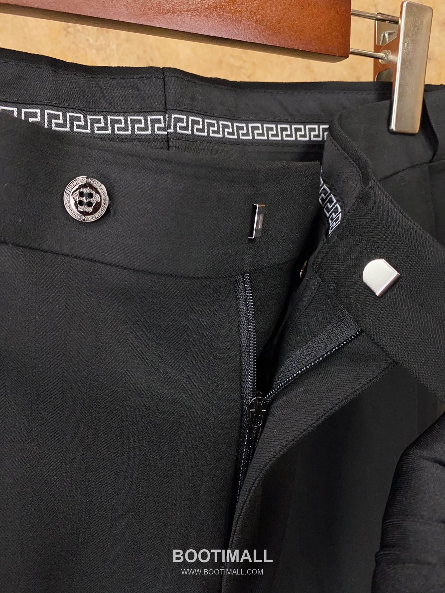 Versace 2025 F/W Wool Blend Suit Set Jacket Pants with Tailored Fit 베르사체 2025FW 울 블렌드 블랙 재킷 팬츠 수트세트 23